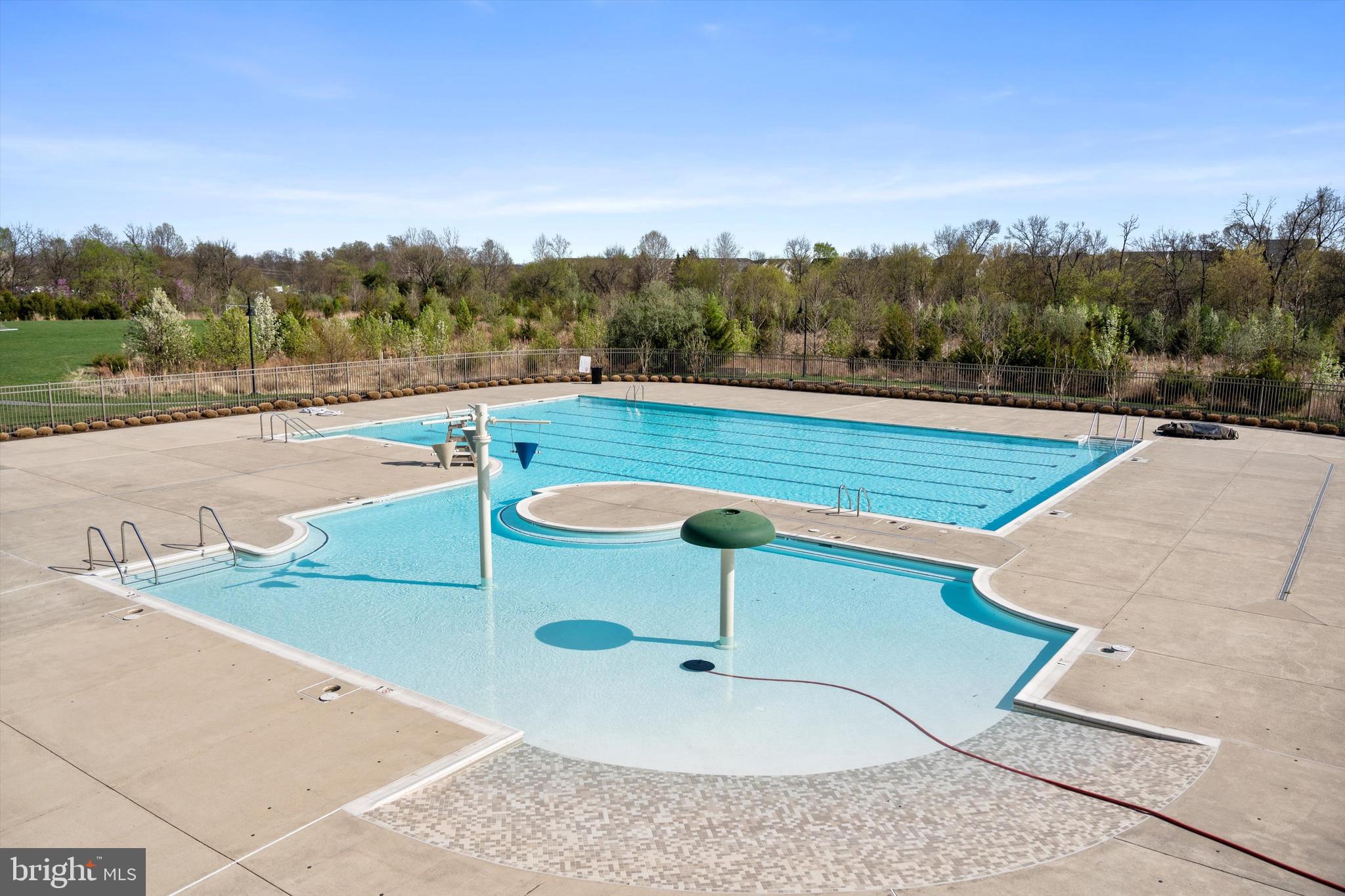 ONE LOUDOUN - Residential