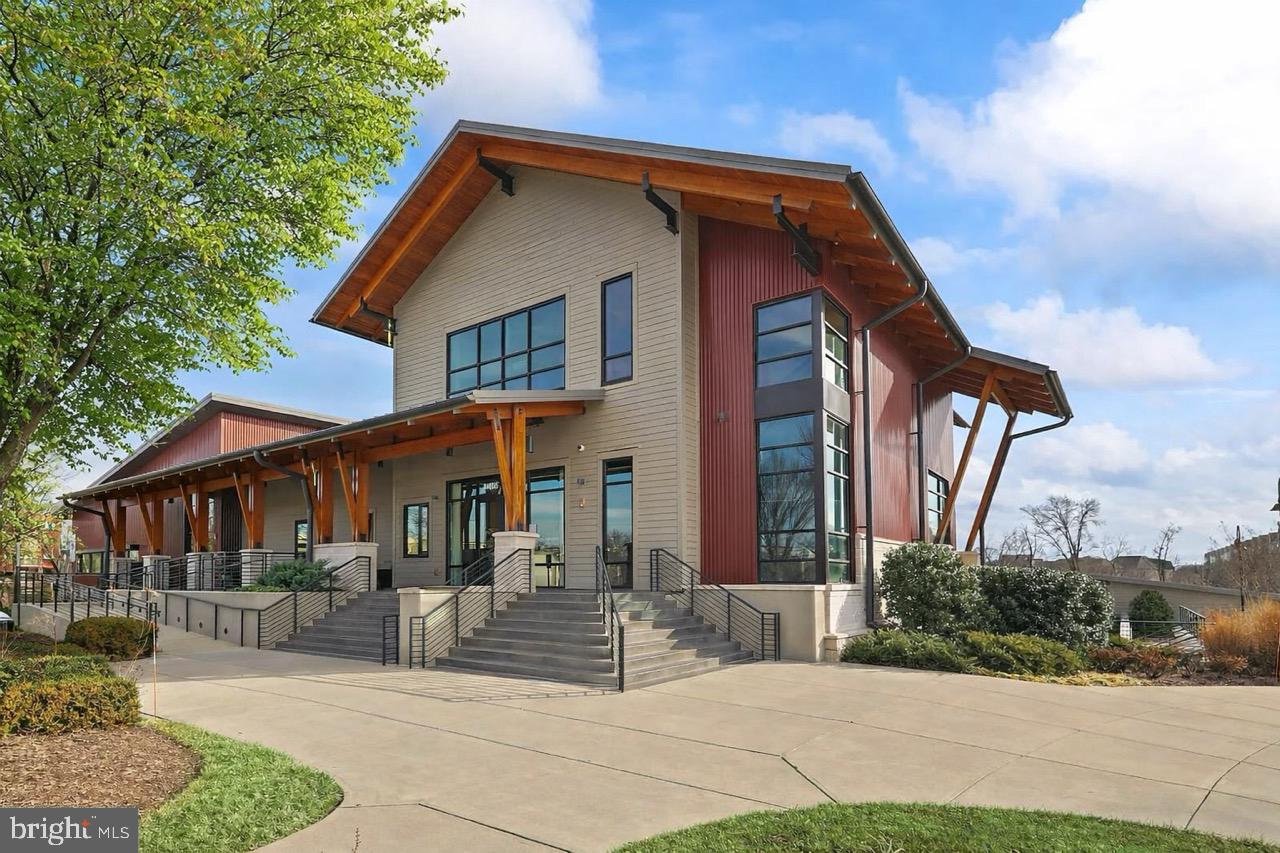 ONE LOUDOUN - Residential