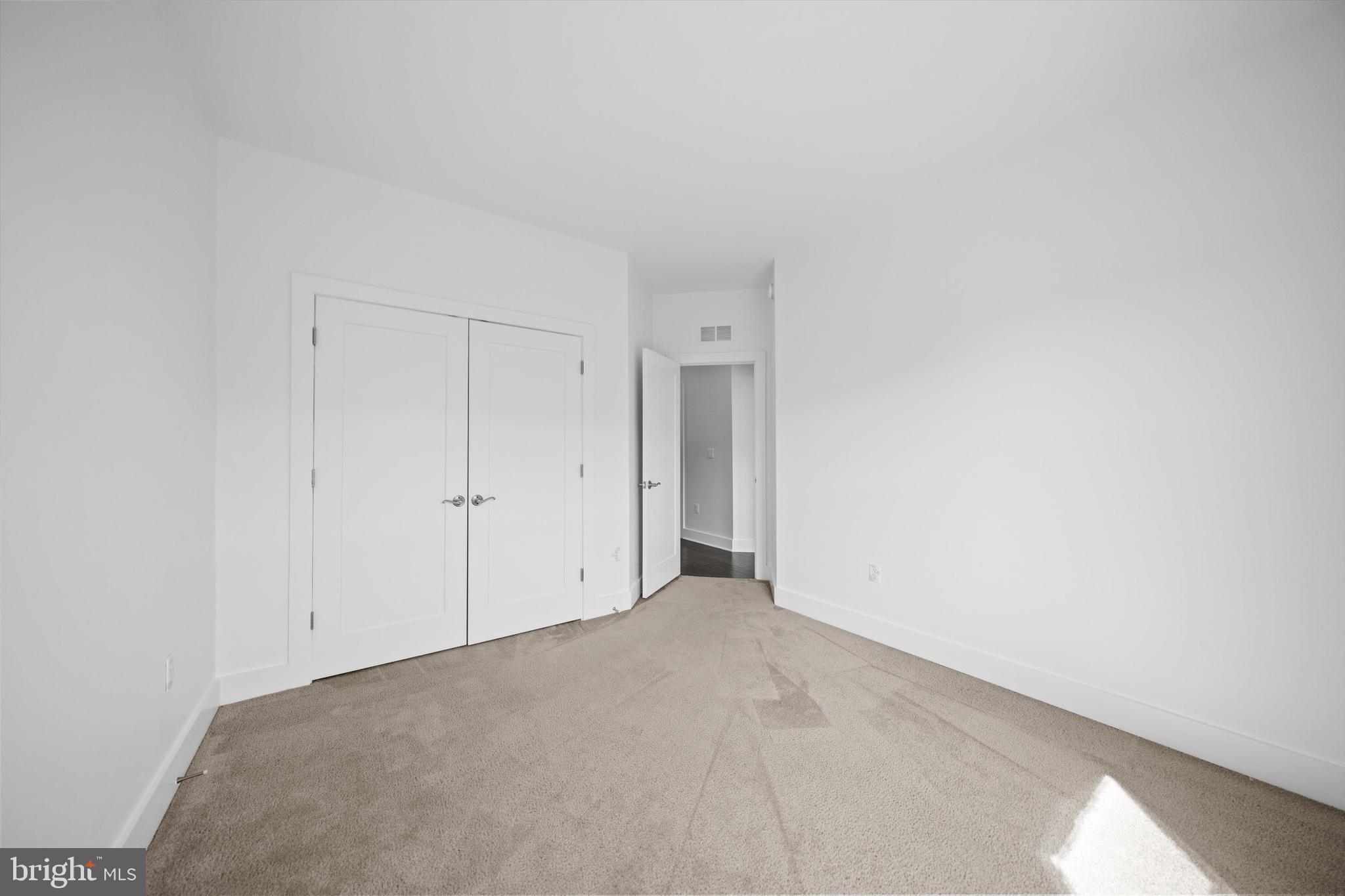 ONE LOUDOUN - Residential