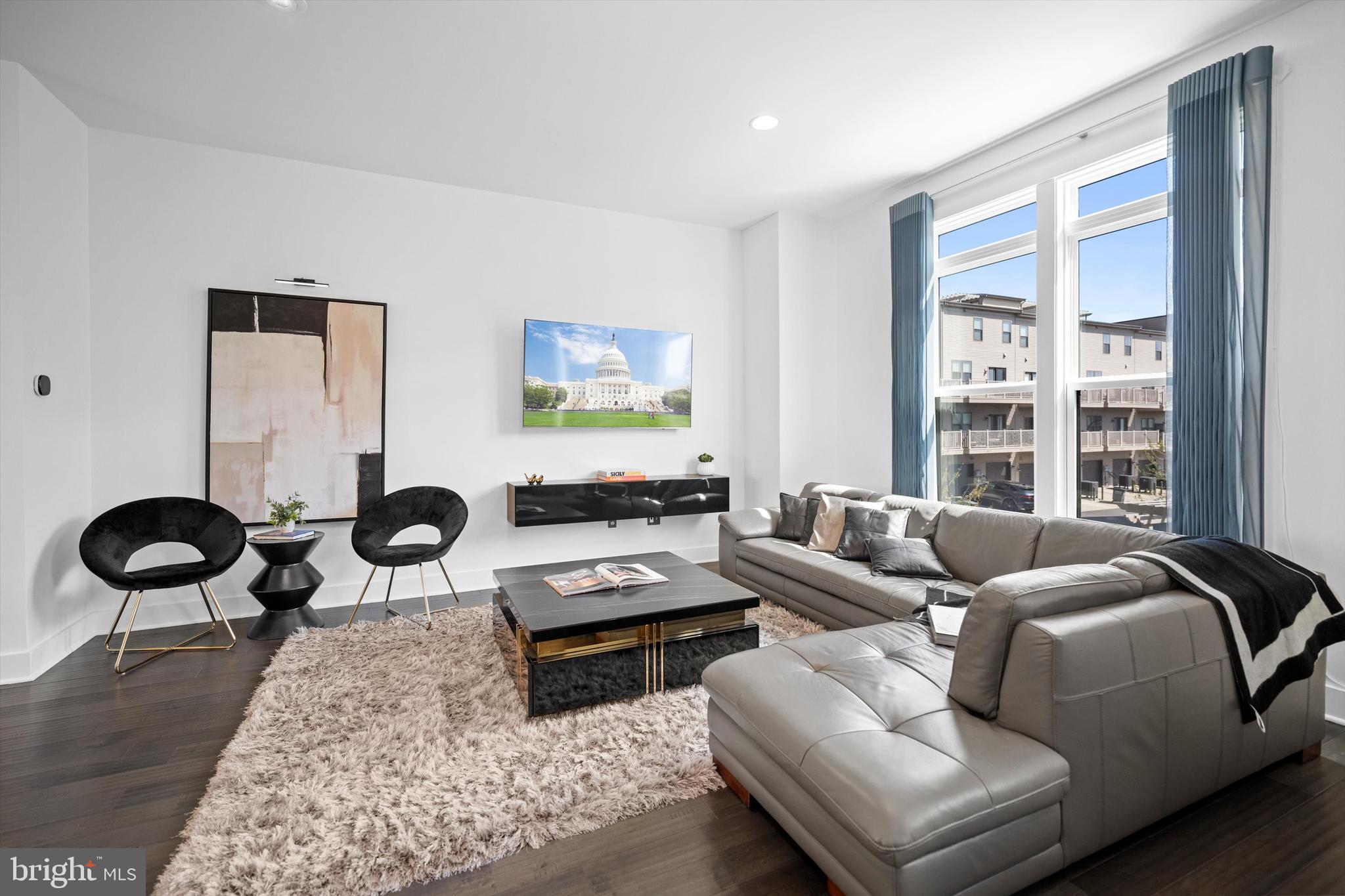 ONE LOUDOUN - Residential