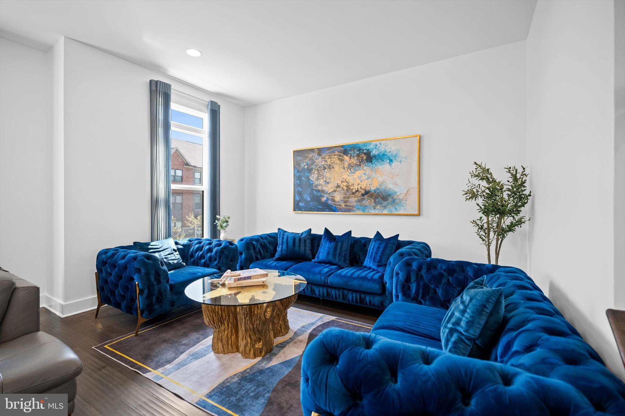 ONE LOUDOUN - Residential