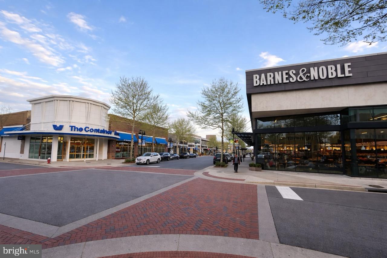 ONE LOUDOUN - Residential