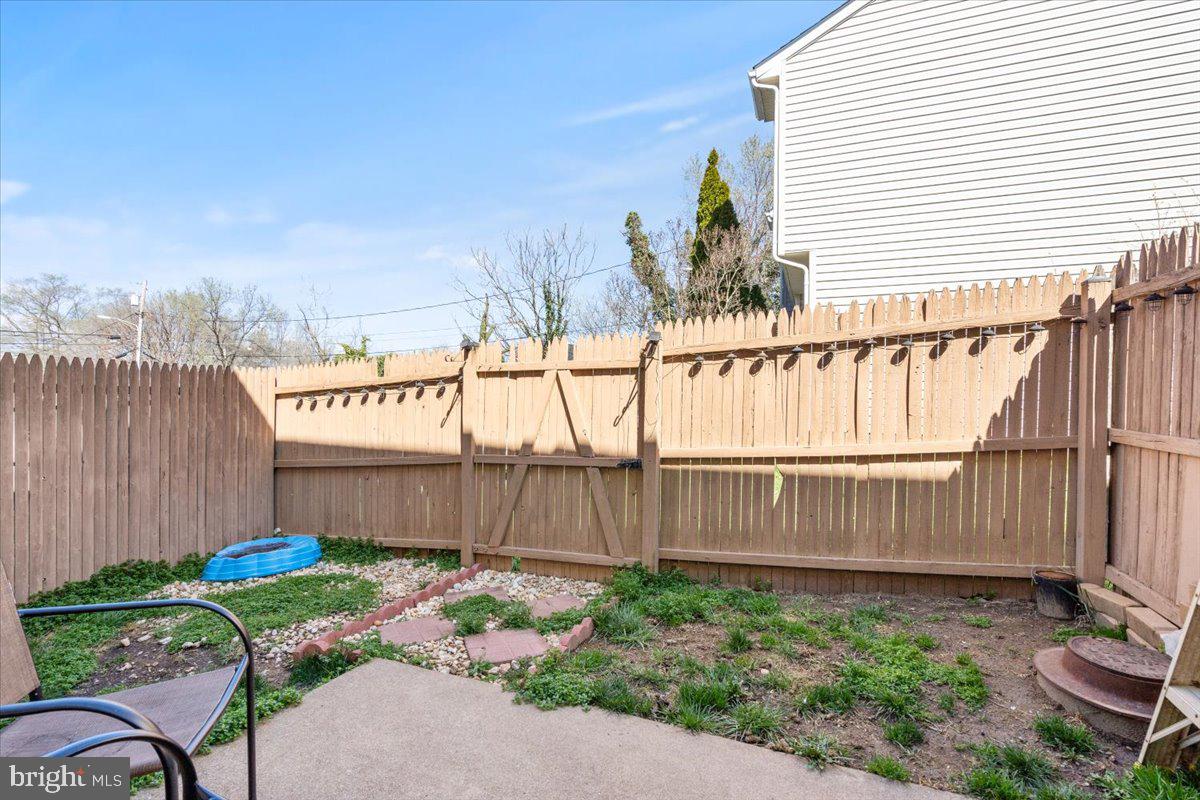 GEORGETOWN SQUARE - Residential Lease