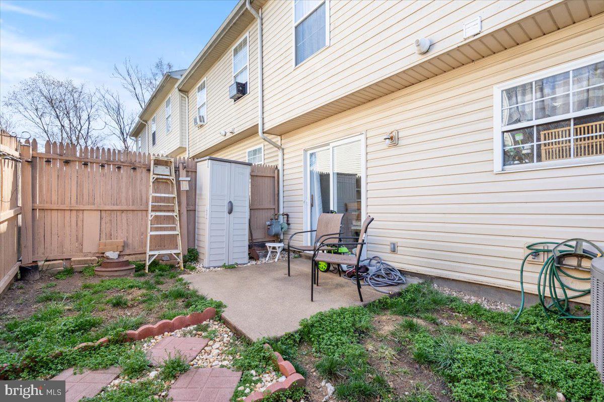 GEORGETOWN SQUARE - Residential Lease