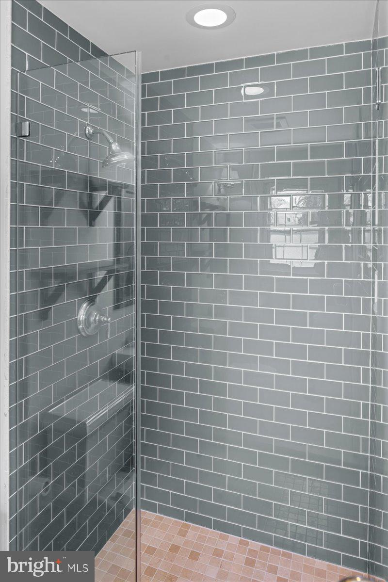 HILLCRESTSHIRE - Residential