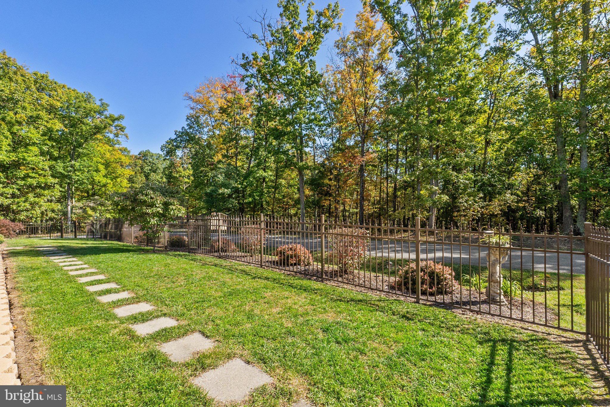 SLEEPY KNOLLS - Residential