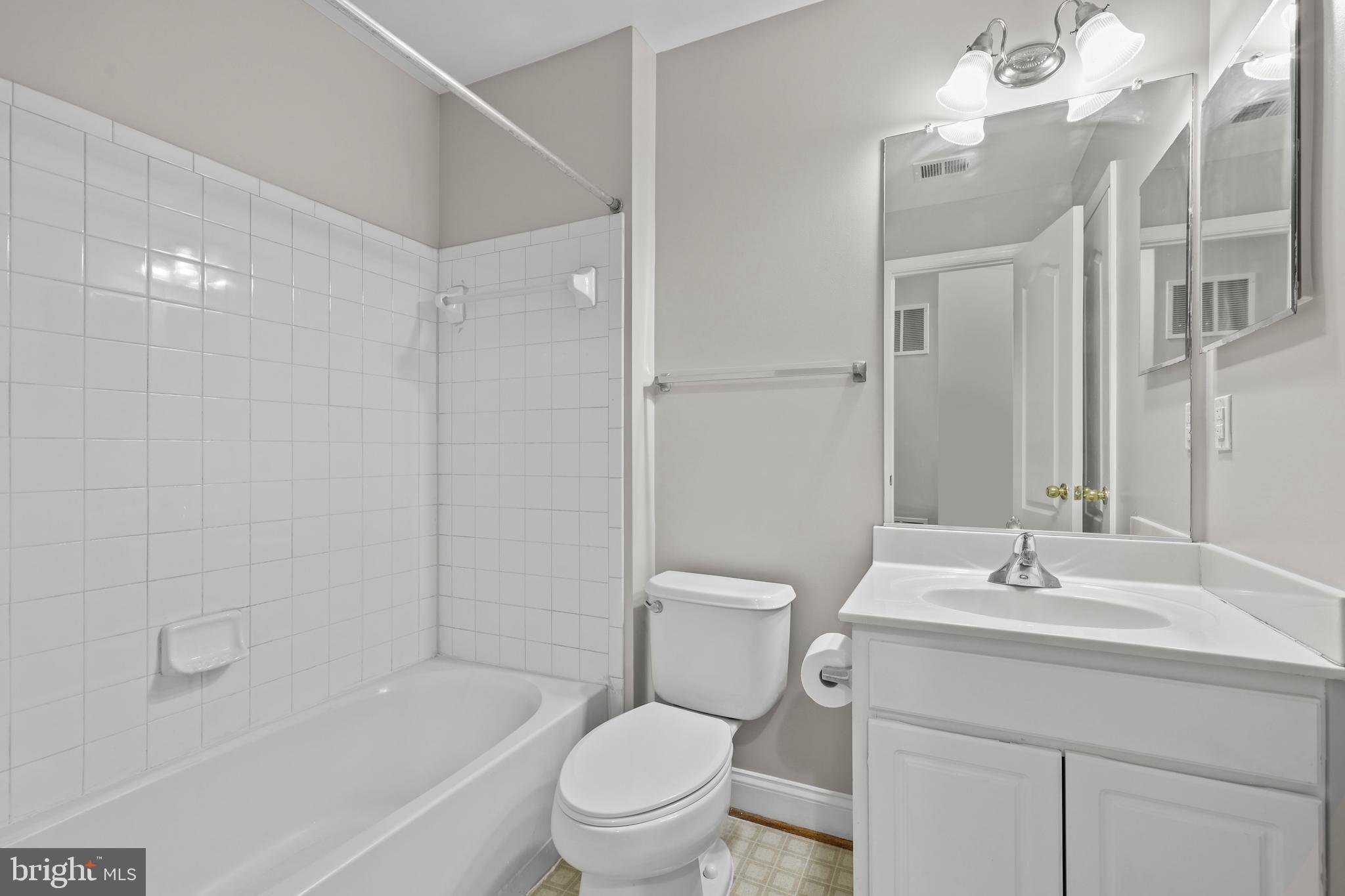 RIVER OAKS - Residential Lease