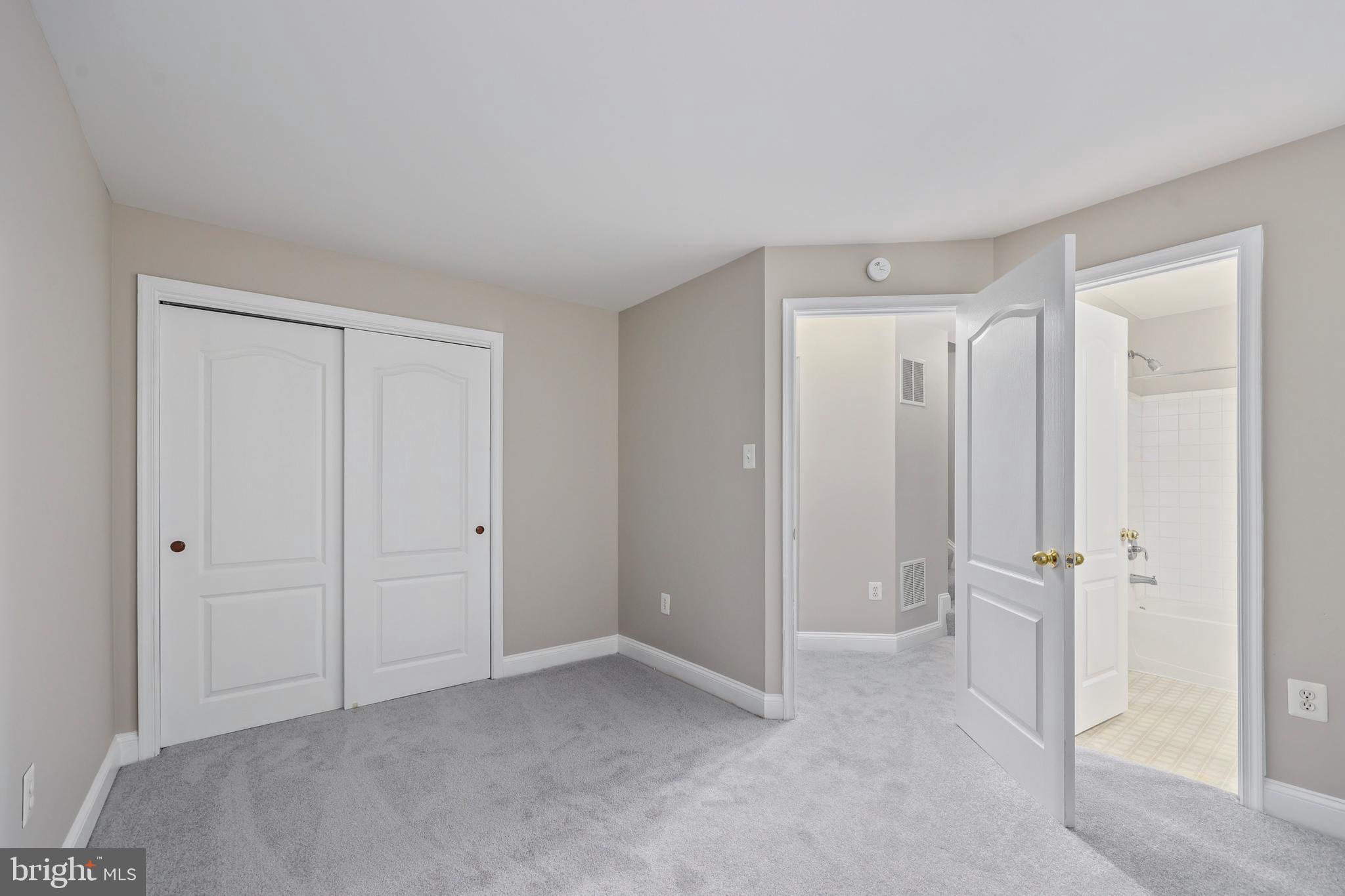 RIVER OAKS - Residential Lease