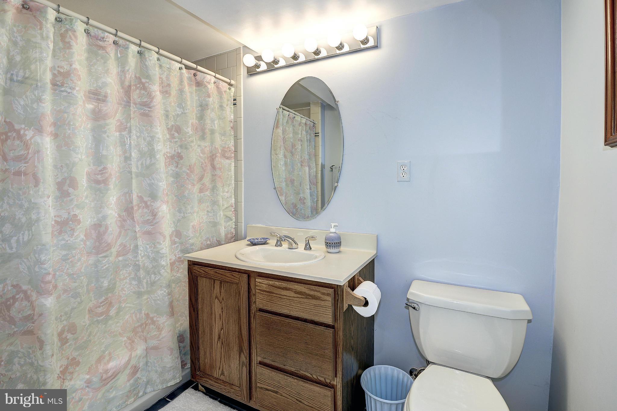 WAPLES MILL ESTATES - Residential