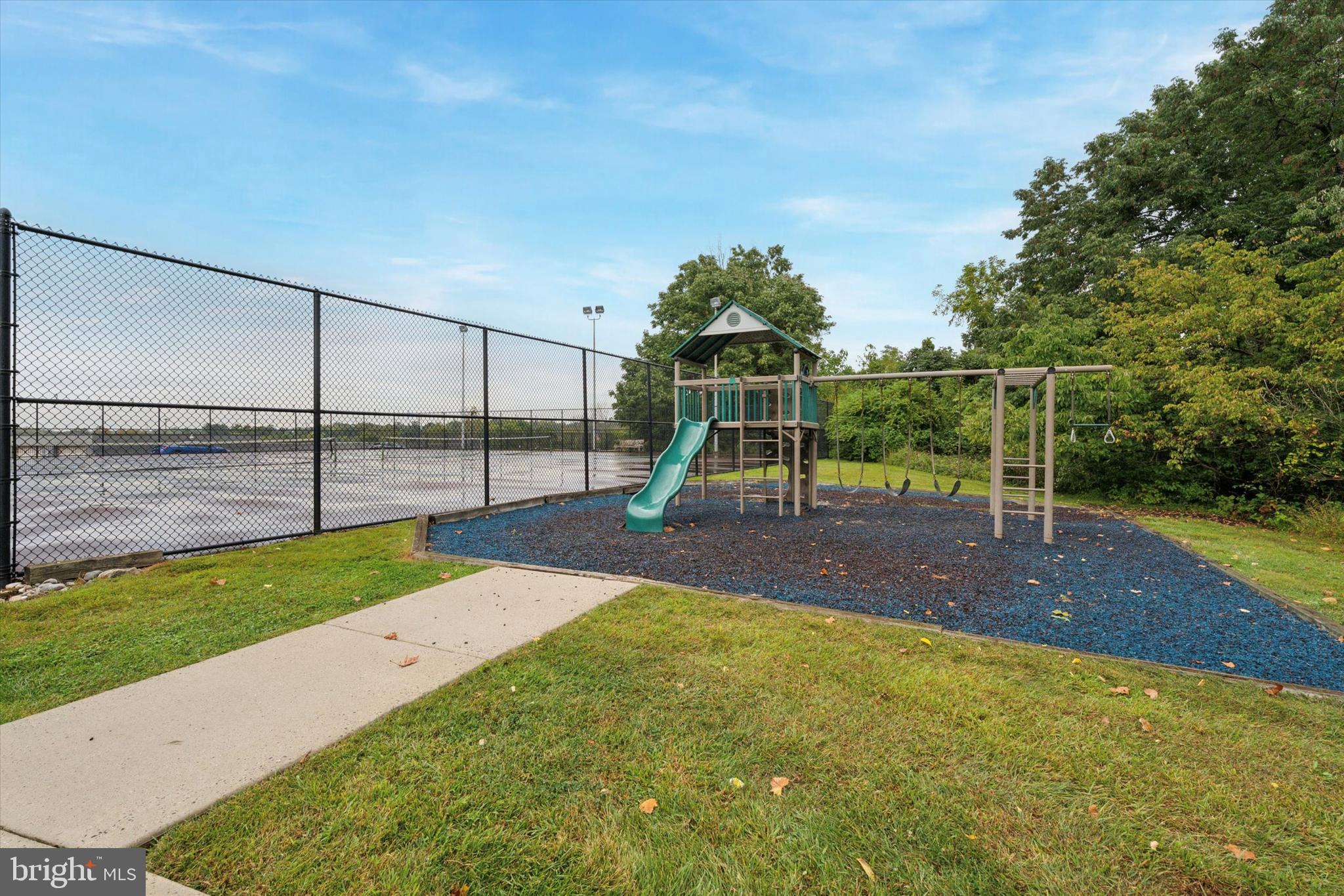 VALLEY FORGE TOWER - Residential