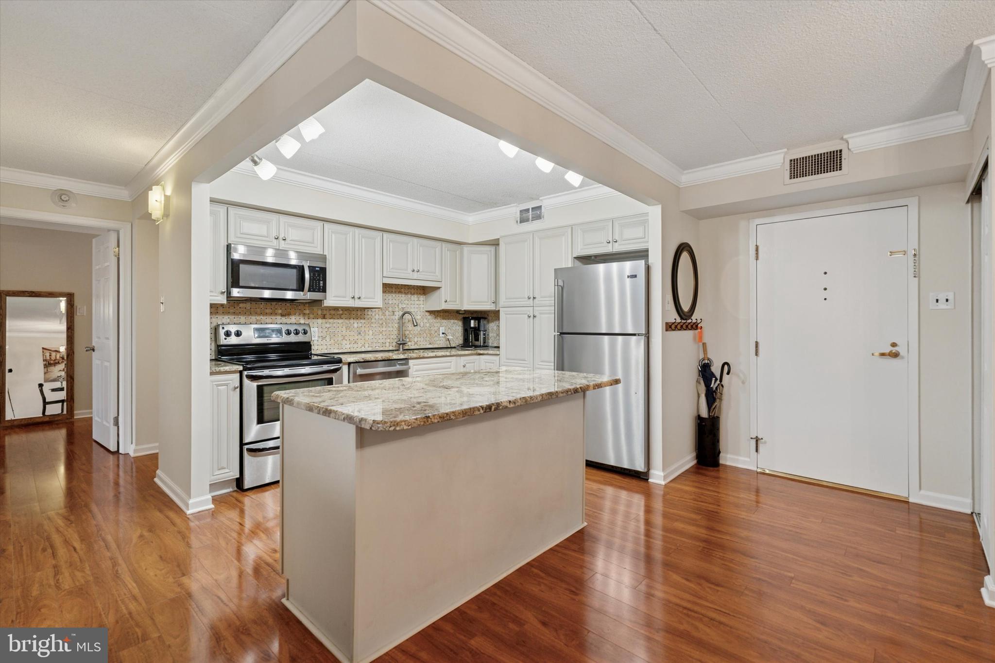 VALLEY FORGE TOWER - Residential