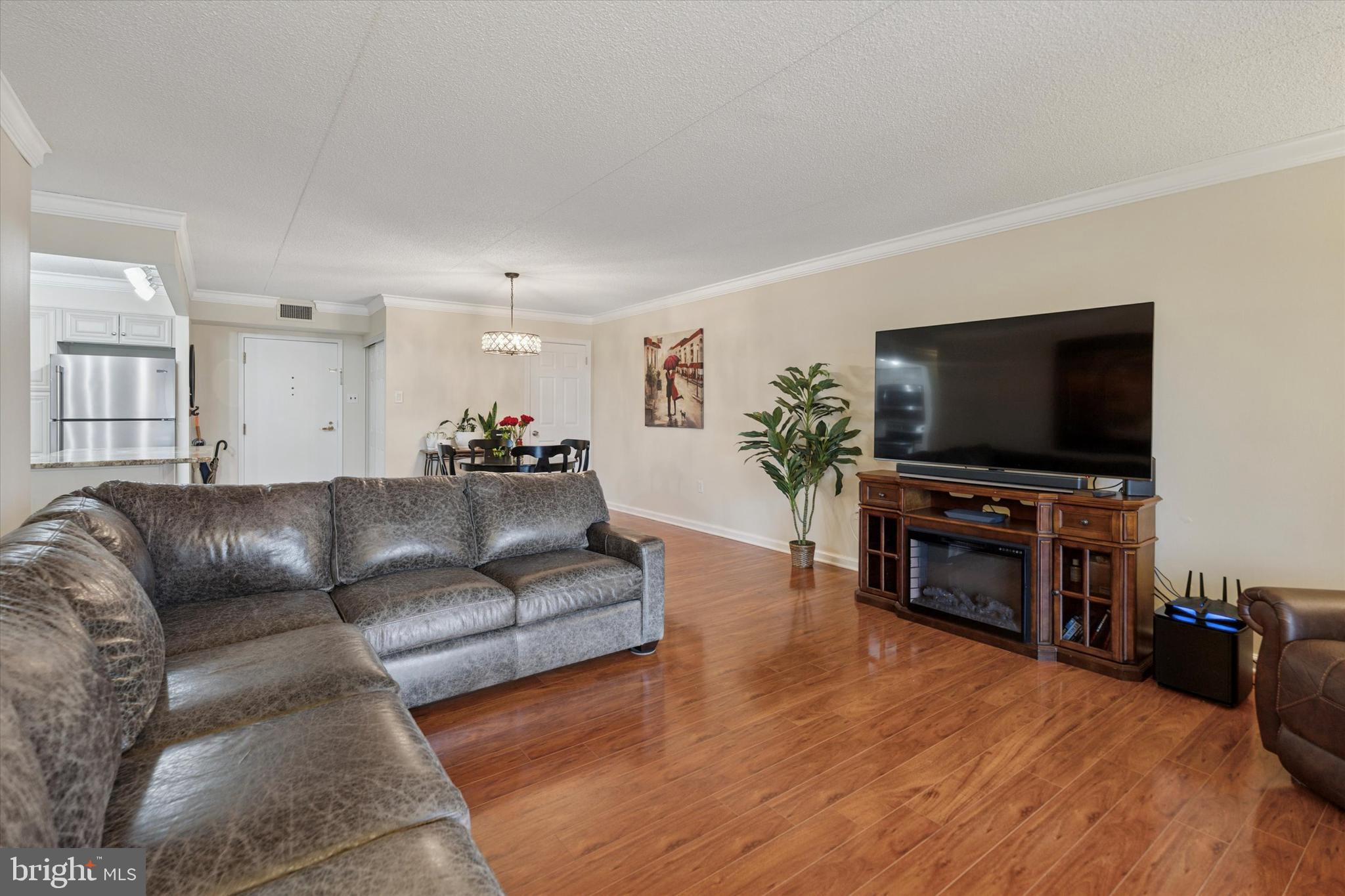 VALLEY FORGE TOWER - Residential