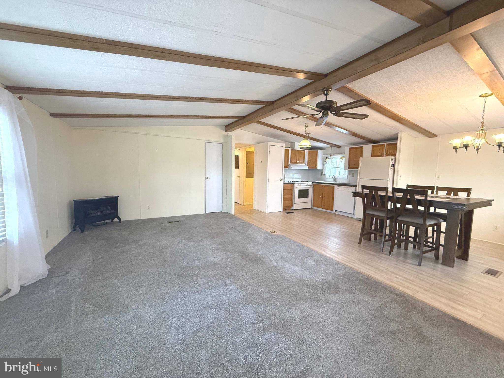 COUNTRY MANOR FARMS - Residential