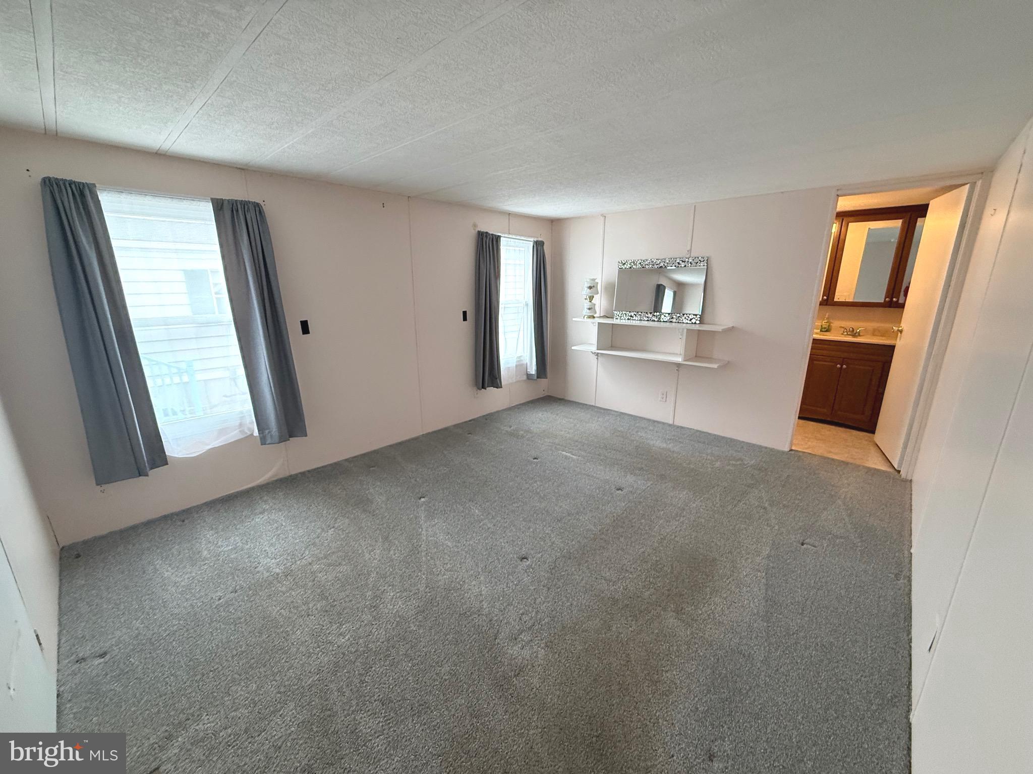 COUNTRY MANOR FARMS - Residential