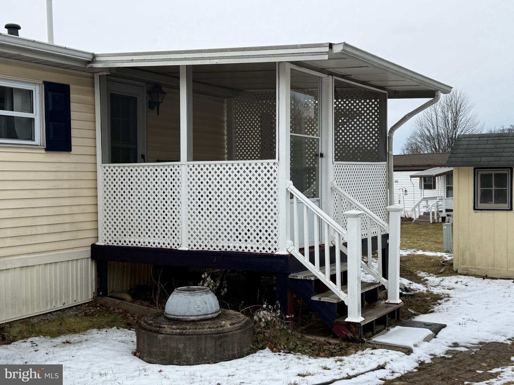 COUNTRY MANOR FARMS - Residential