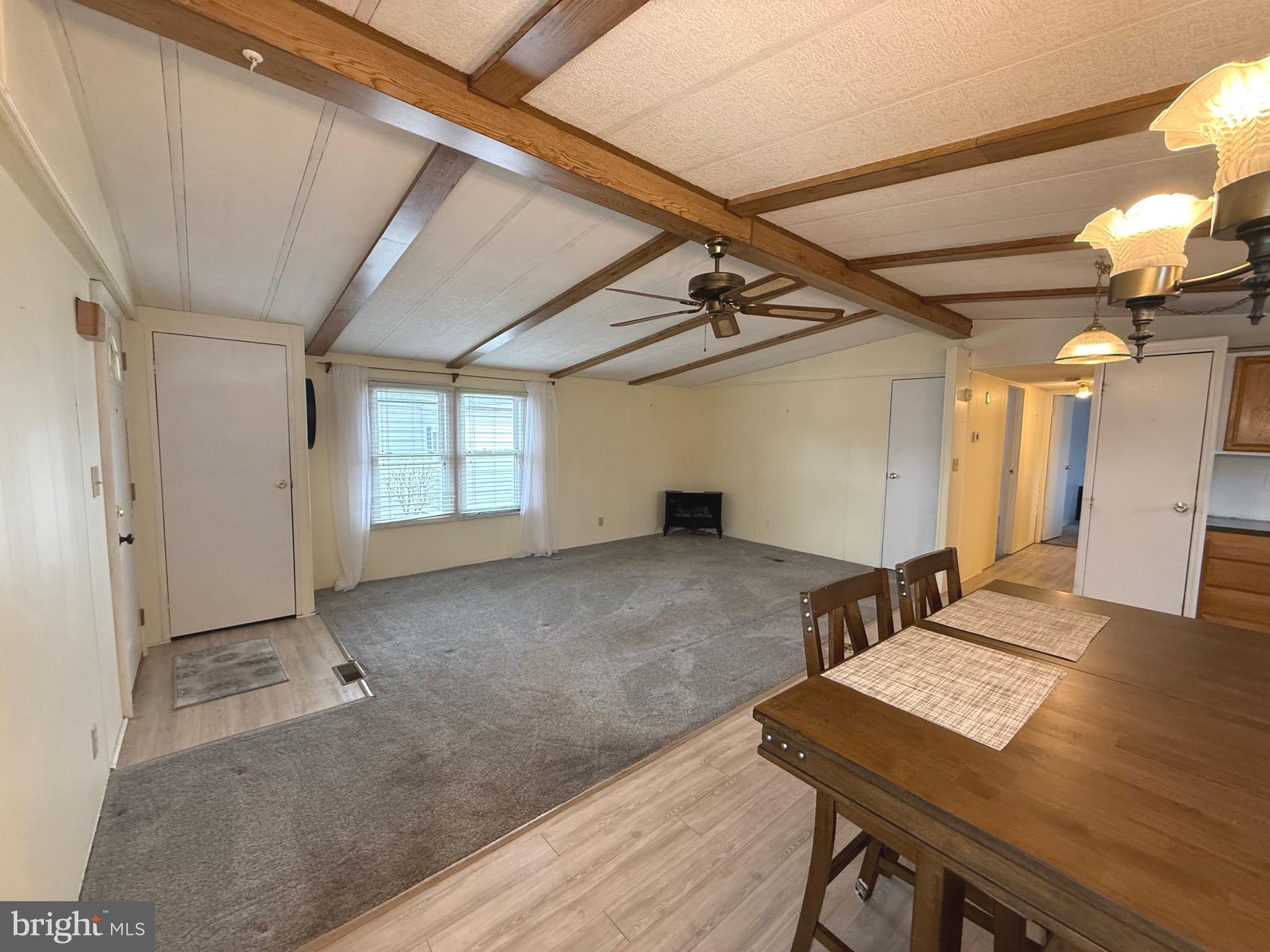 COUNTRY MANOR FARMS - Residential