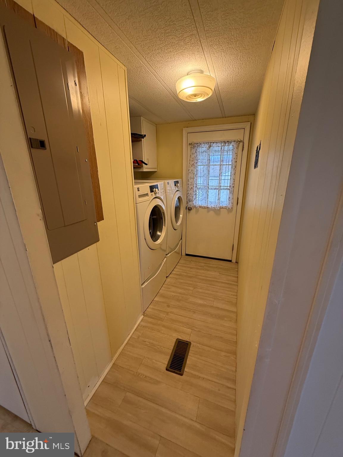 COUNTRY MANOR FARMS - Residential