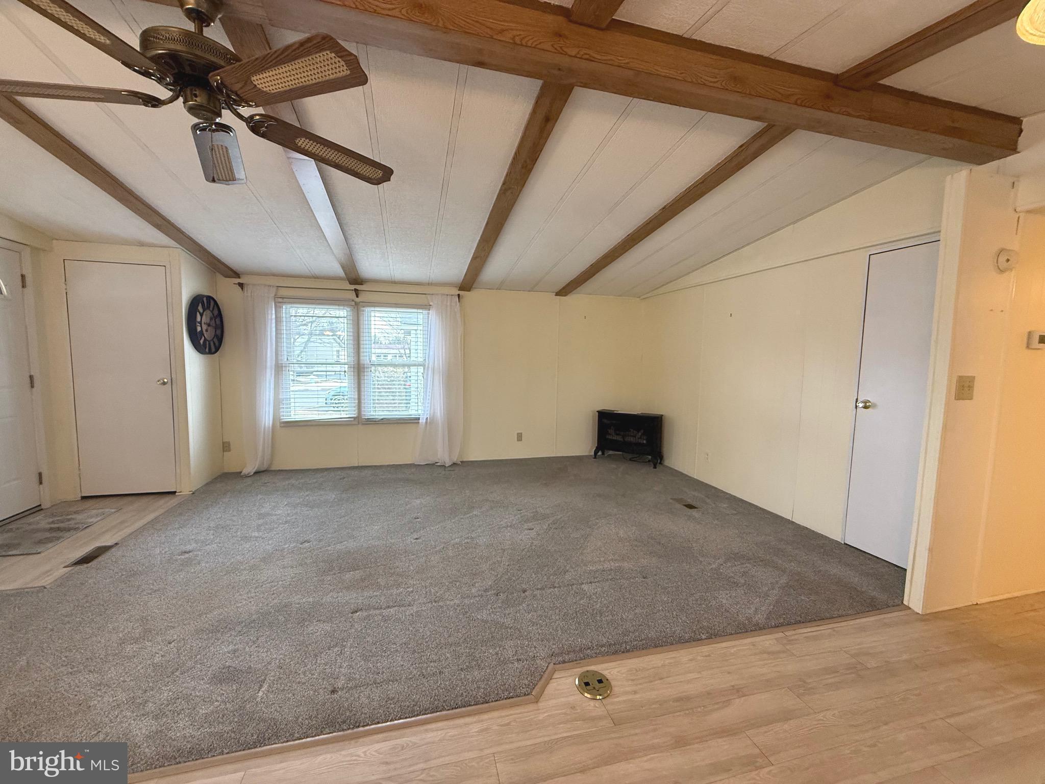 COUNTRY MANOR FARMS - Residential