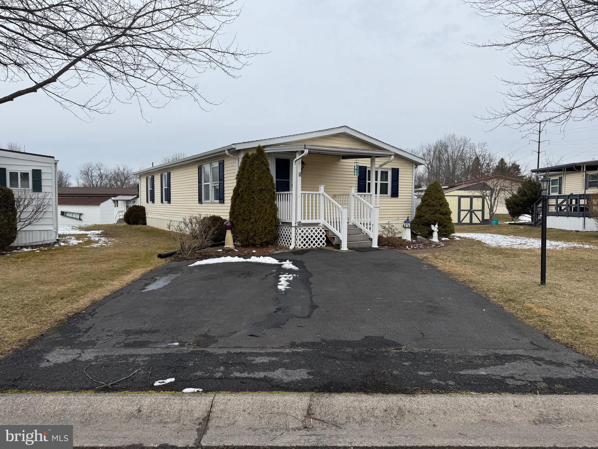 COUNTRY MANOR FARMS - Residential