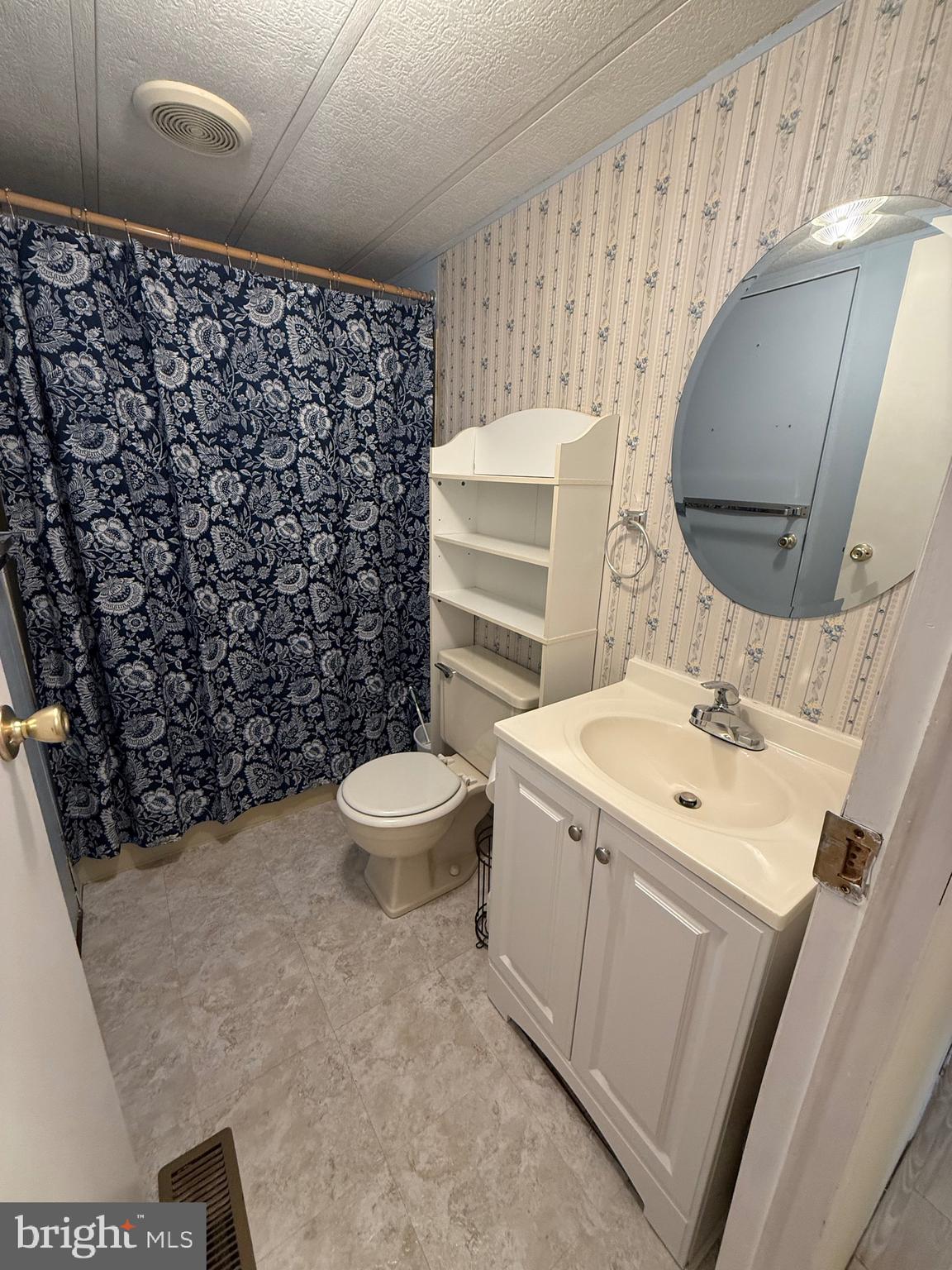 COUNTRY MANOR FARMS - Residential