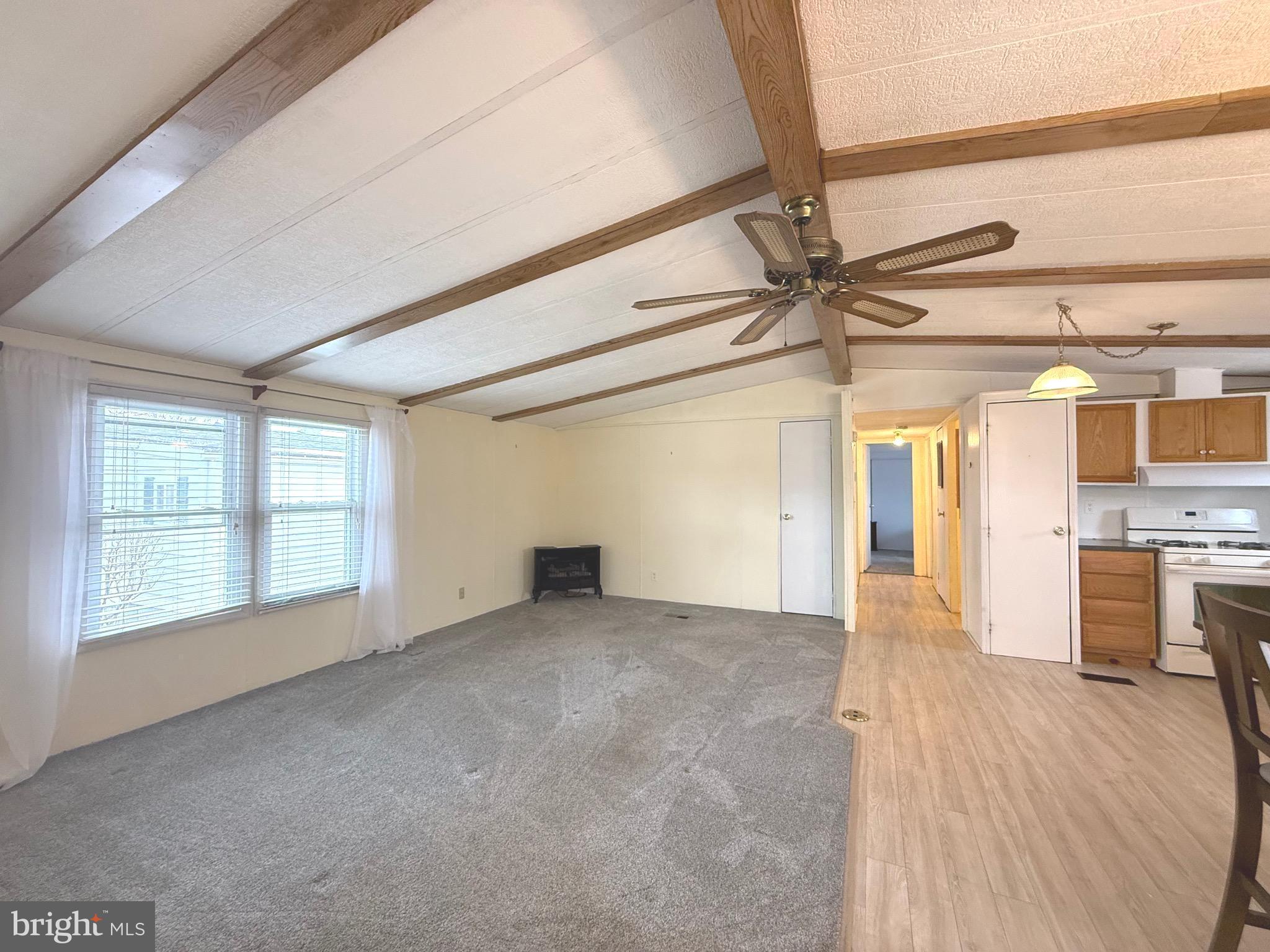 COUNTRY MANOR FARMS - Residential