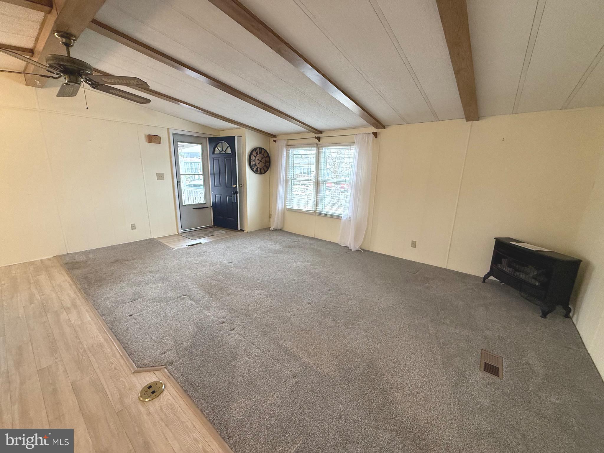 COUNTRY MANOR FARMS - Residential