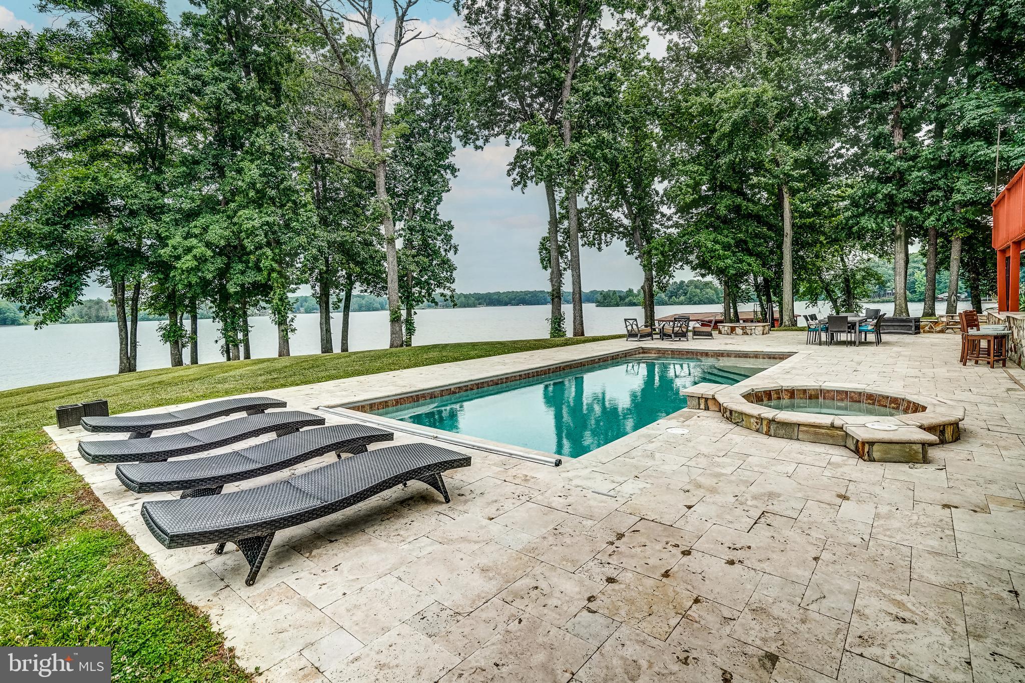 SANDY POINT - Residential