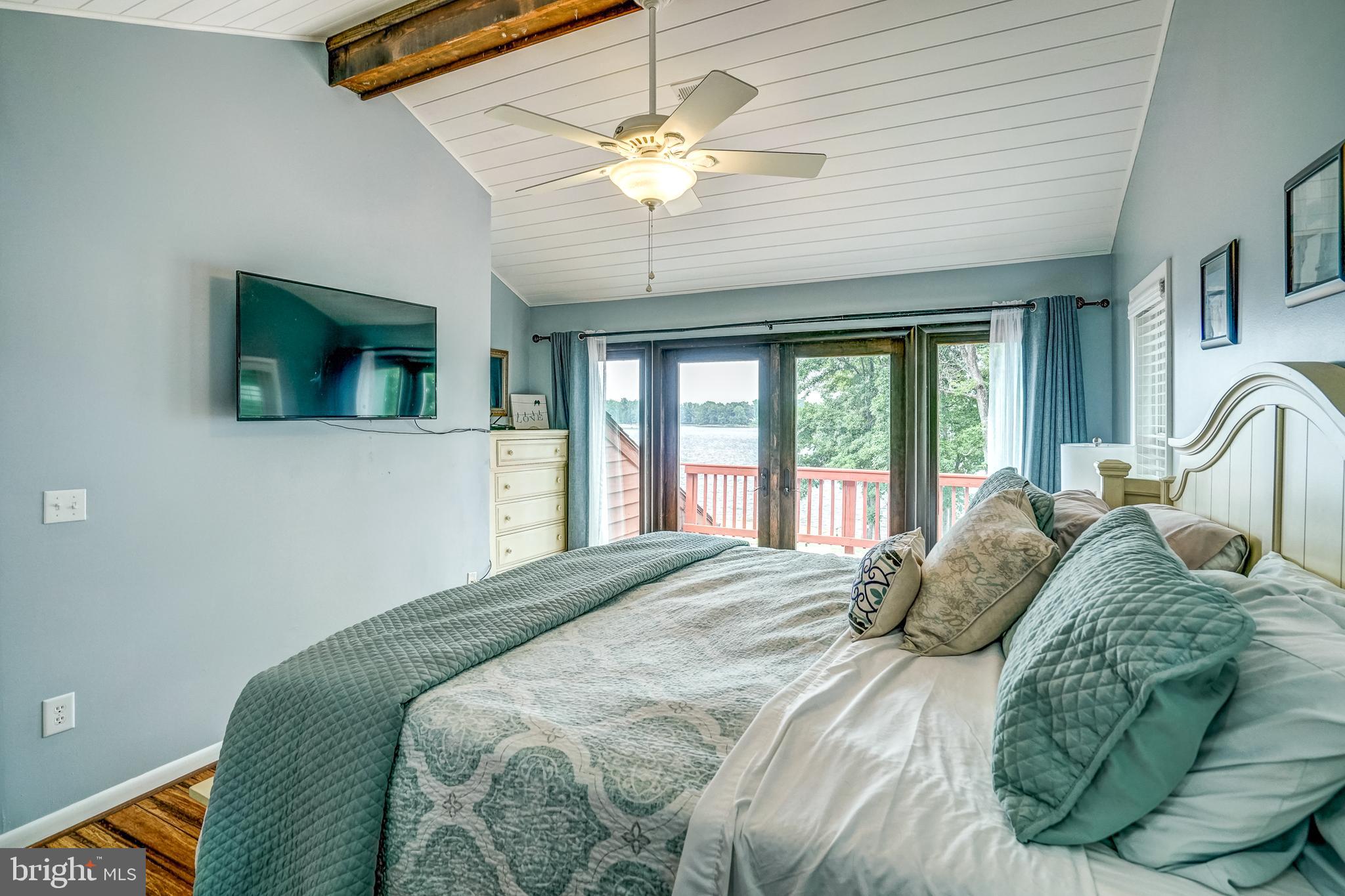 SANDY POINT - Residential