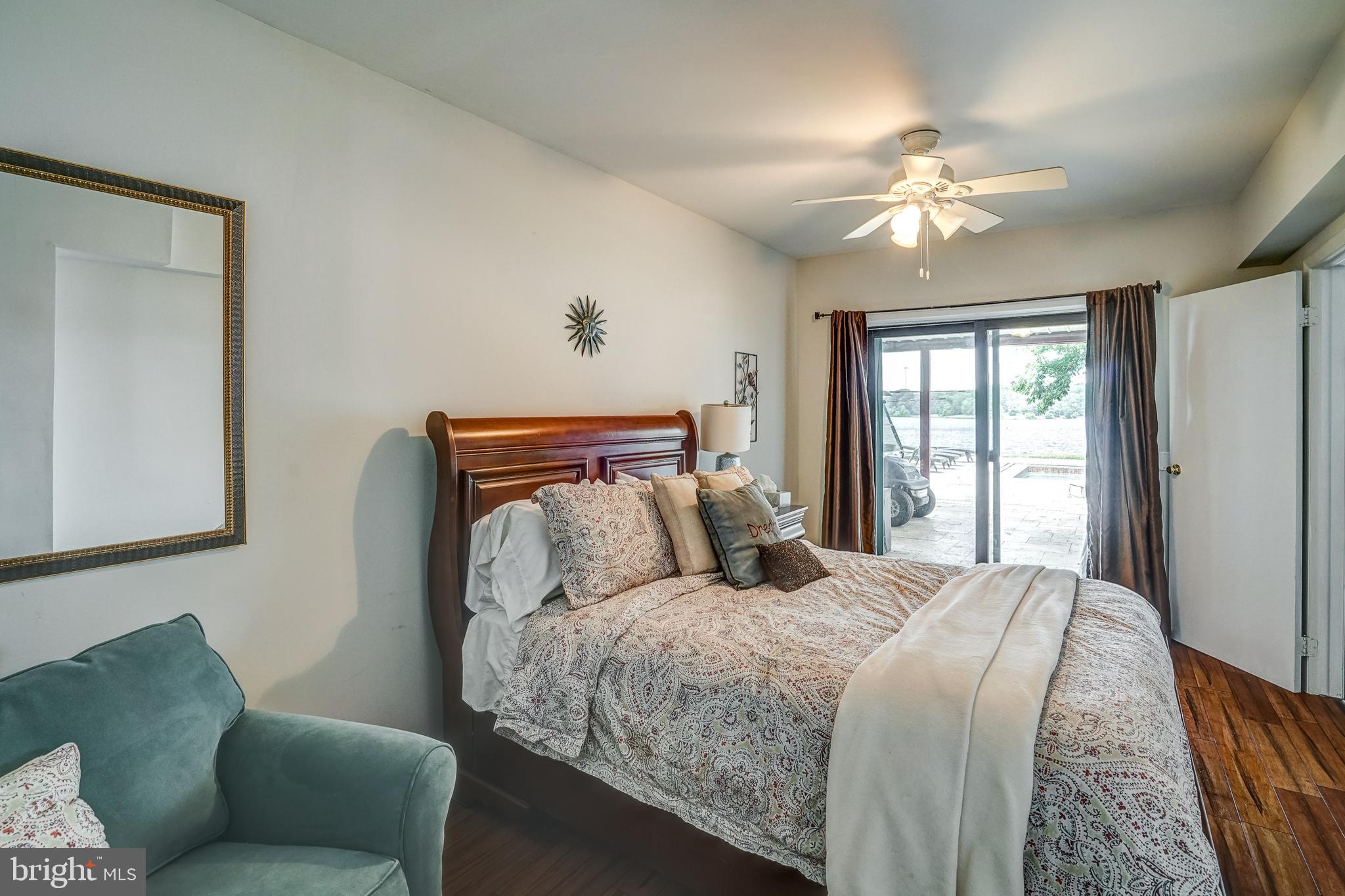 SANDY POINT - Residential