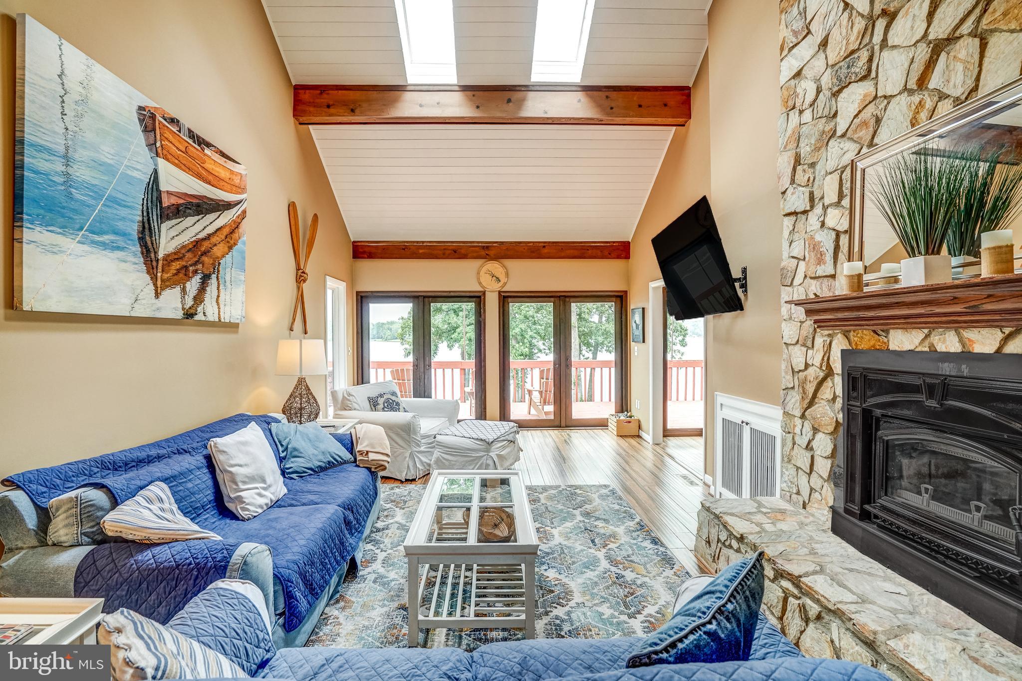 SANDY POINT - Residential