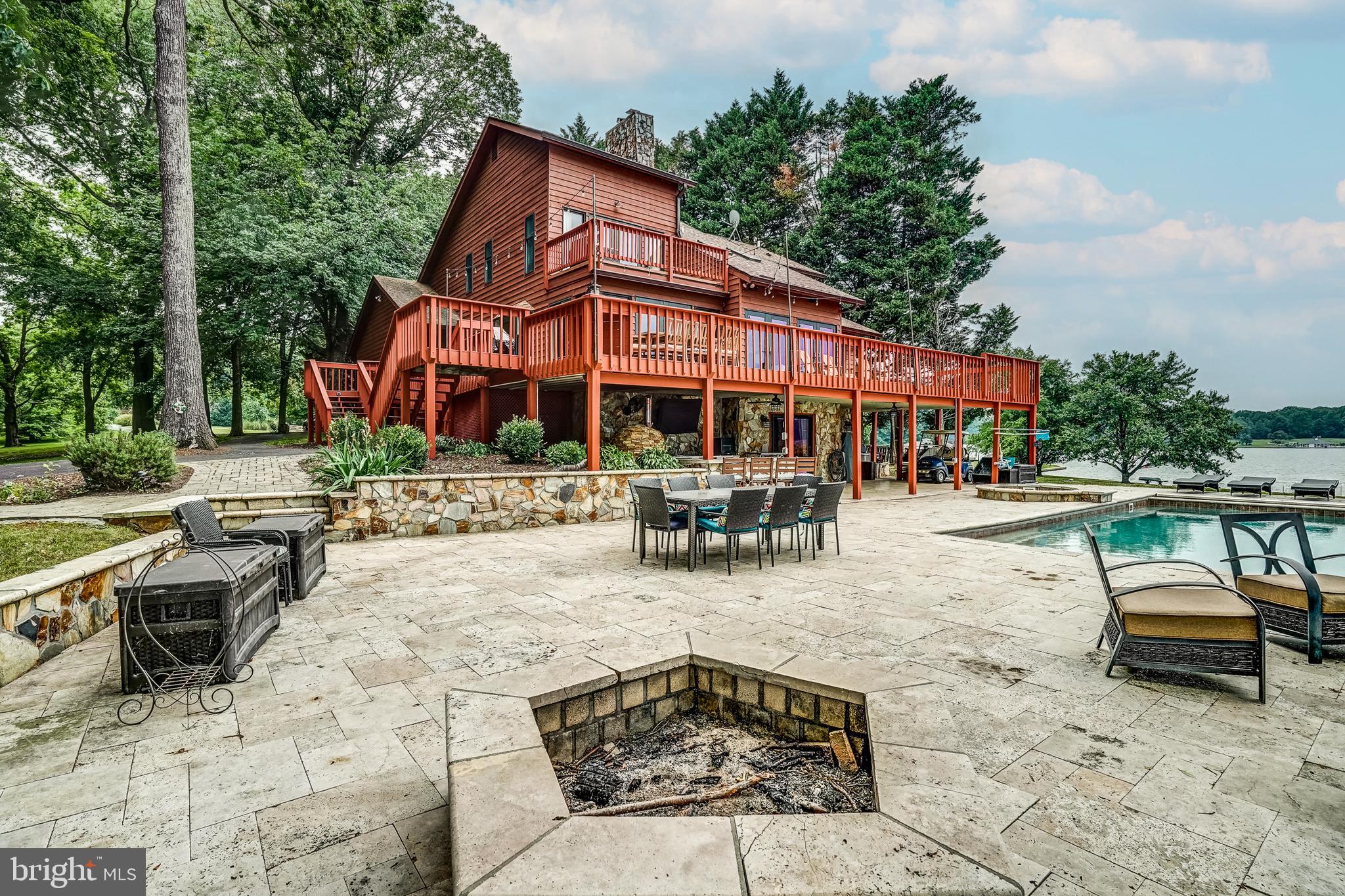 SANDY POINT - Residential