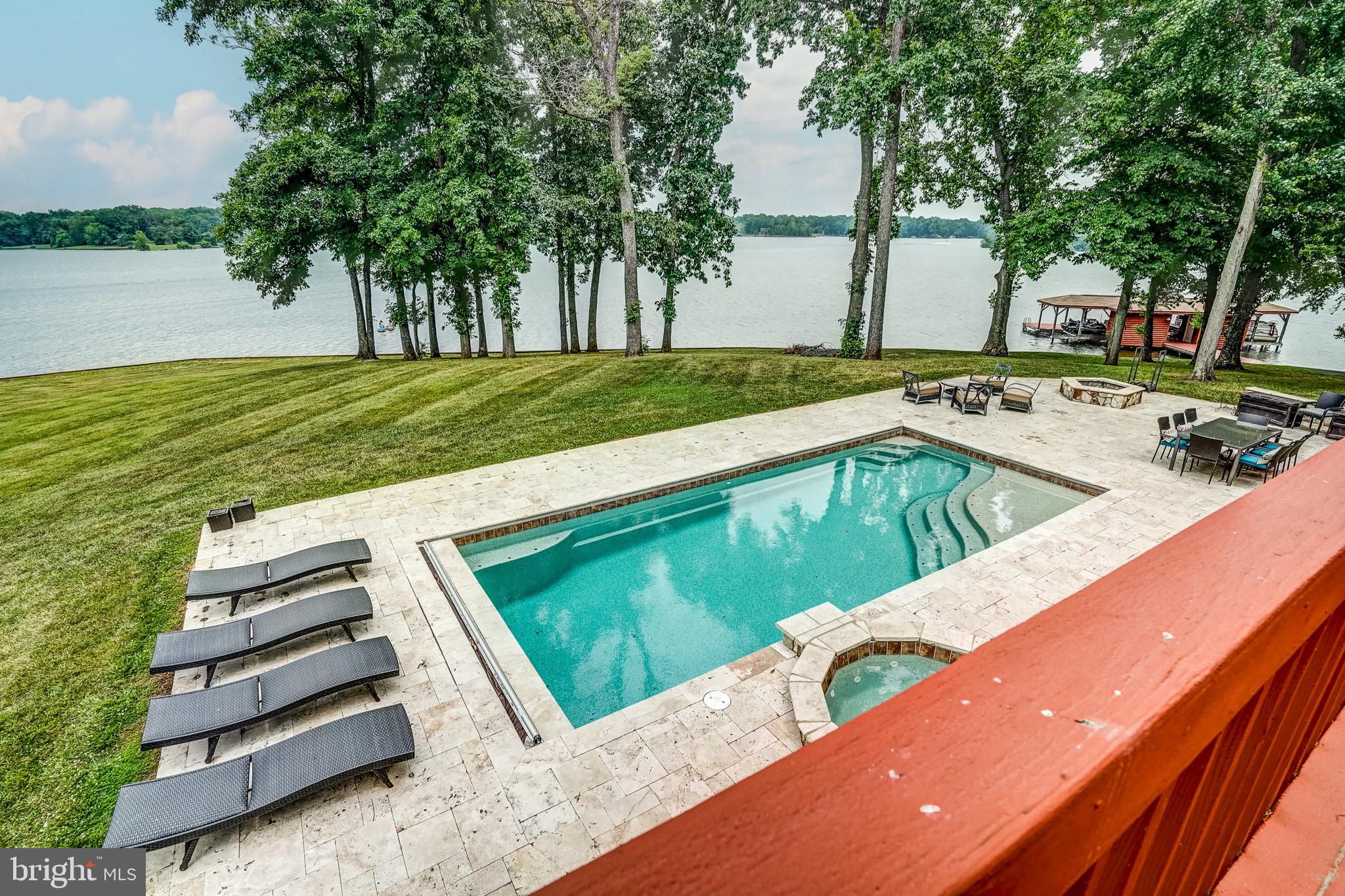 SANDY POINT - Residential