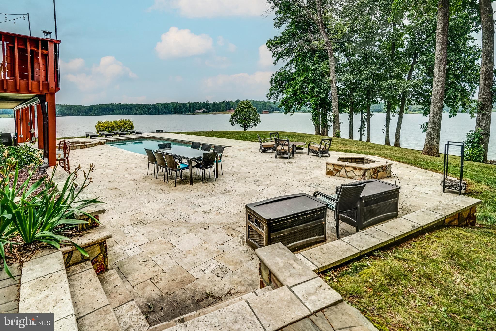 SANDY POINT - Residential