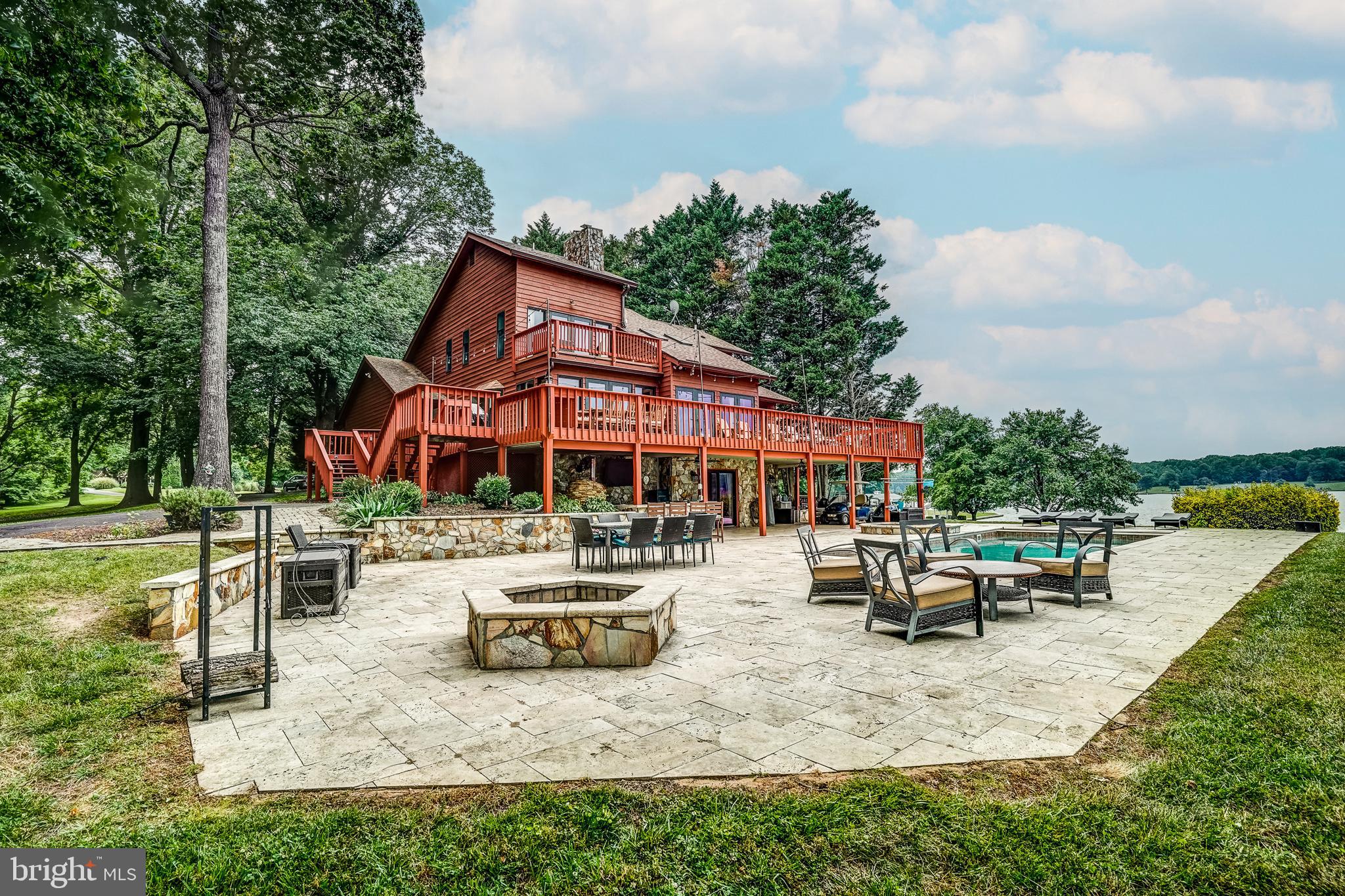 SANDY POINT - Residential