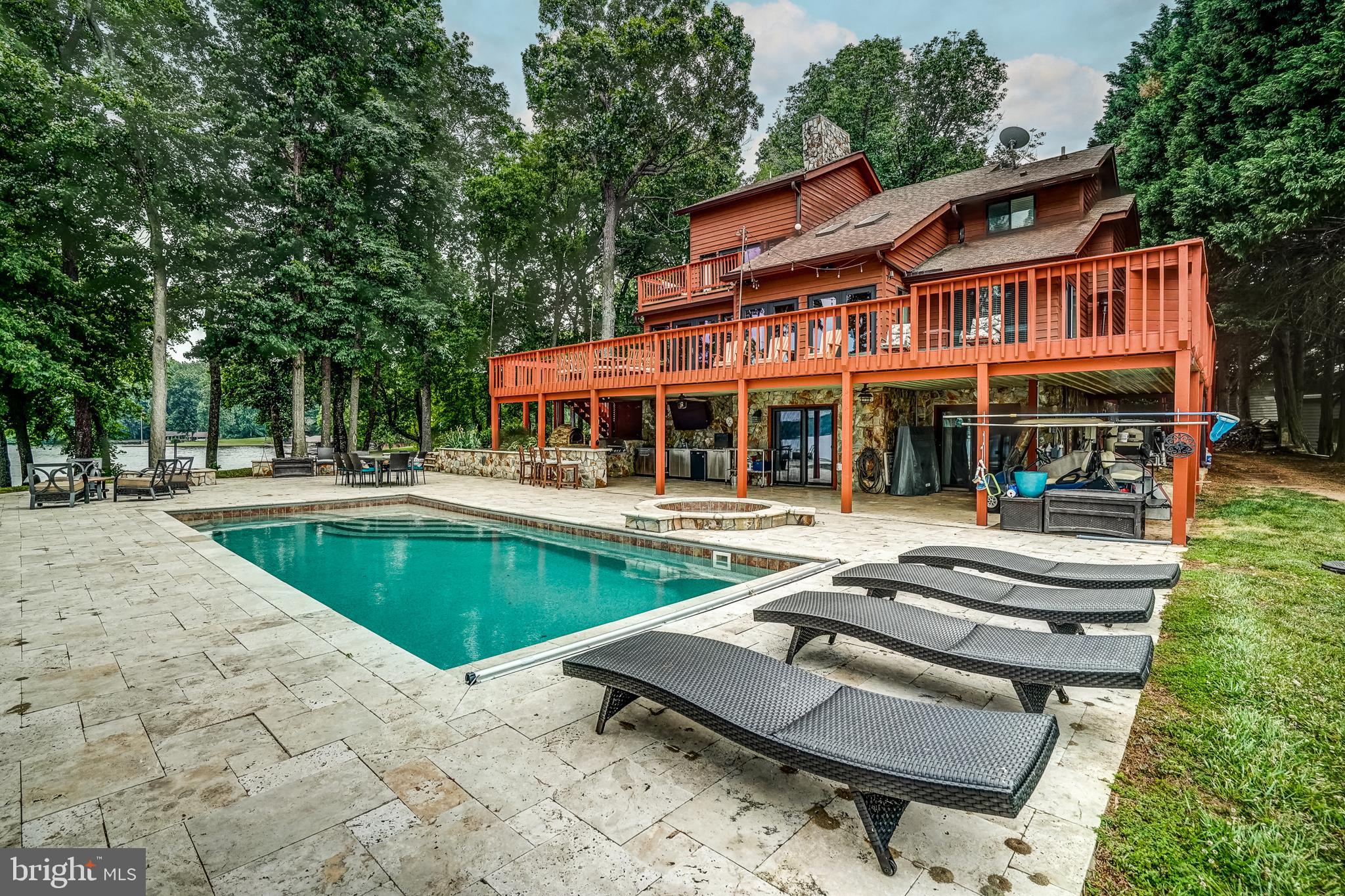 SANDY POINT - Residential