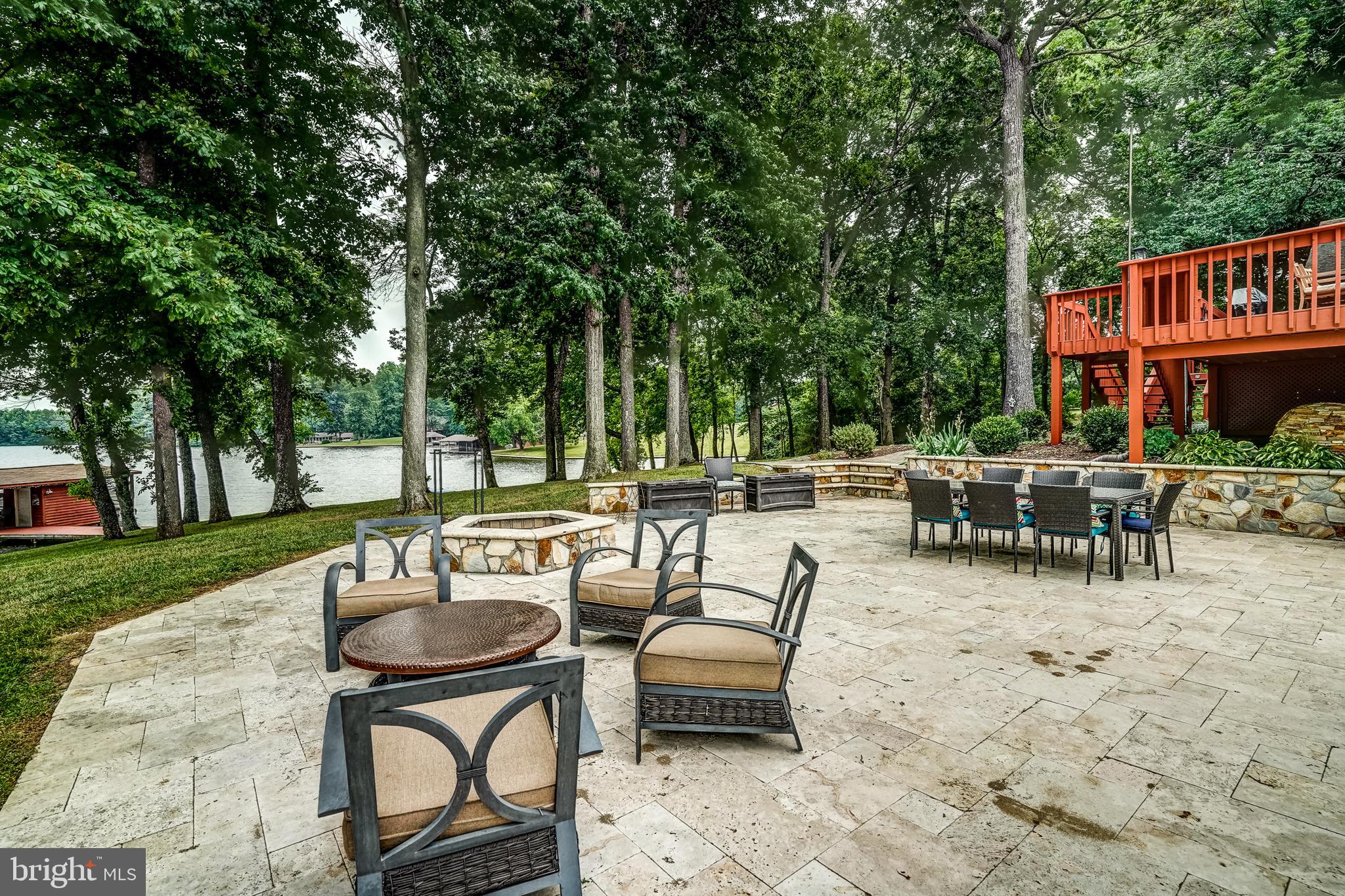 SANDY POINT - Residential