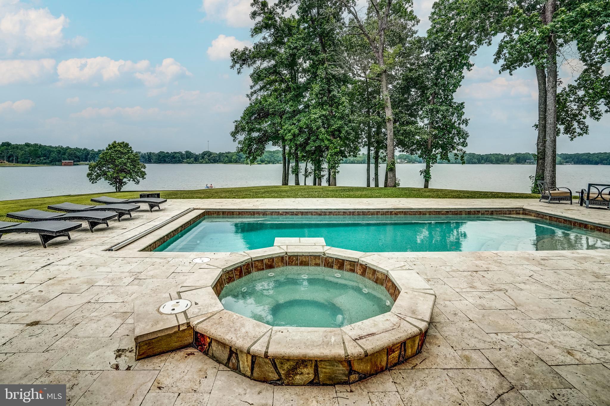 SANDY POINT - Residential