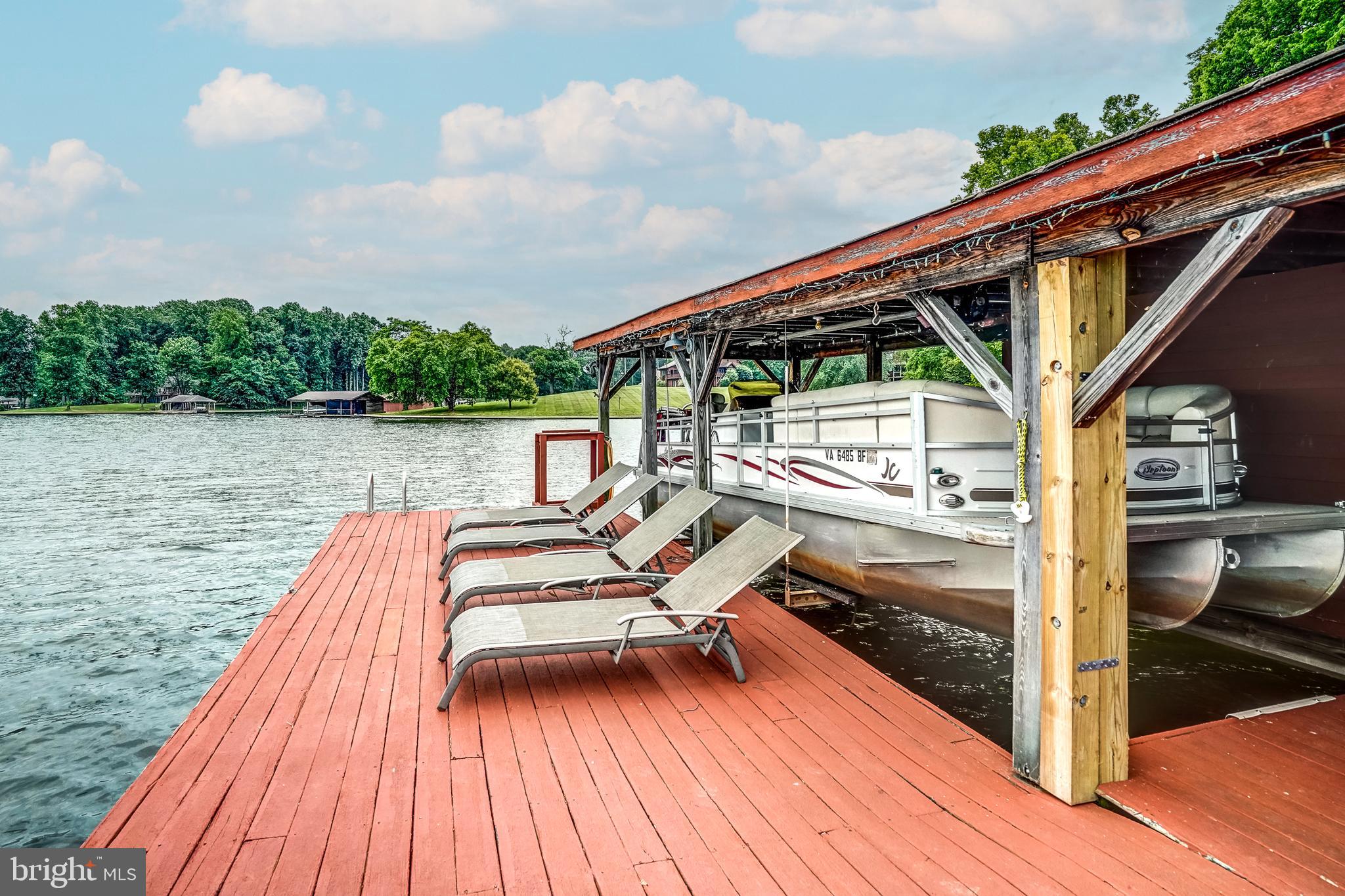 SANDY POINT - Residential