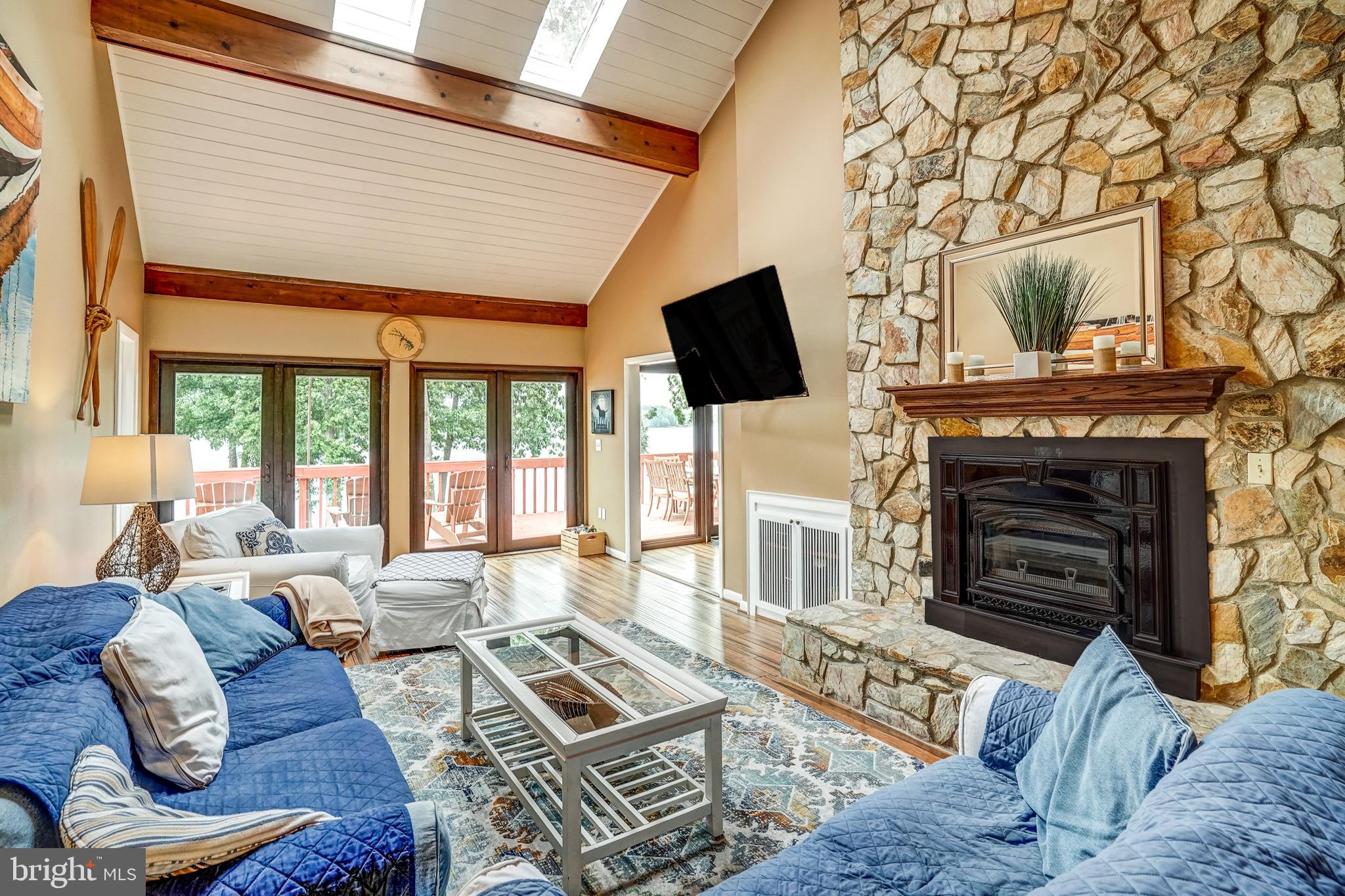 SANDY POINT - Residential