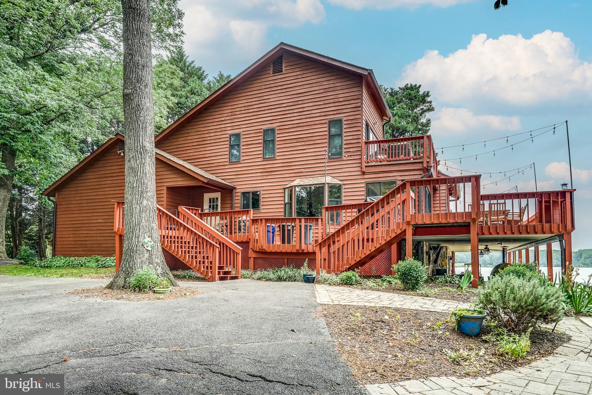 SANDY POINT - Residential