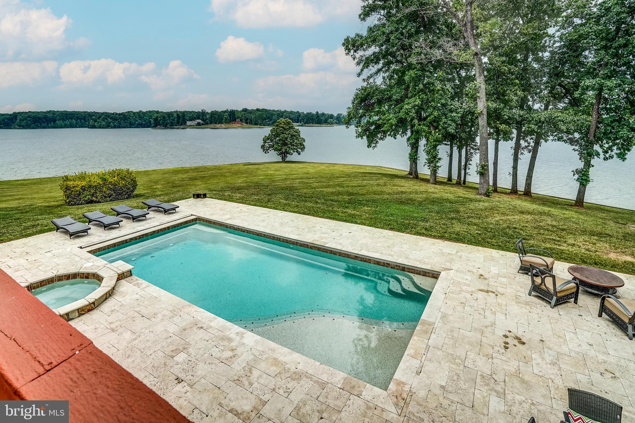 SANDY POINT - Residential