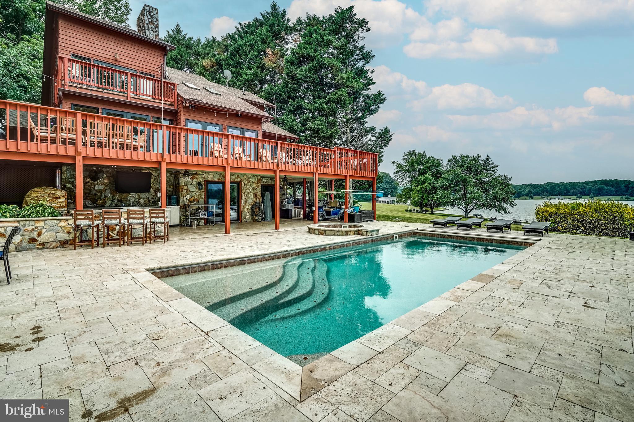 SANDY POINT - Residential