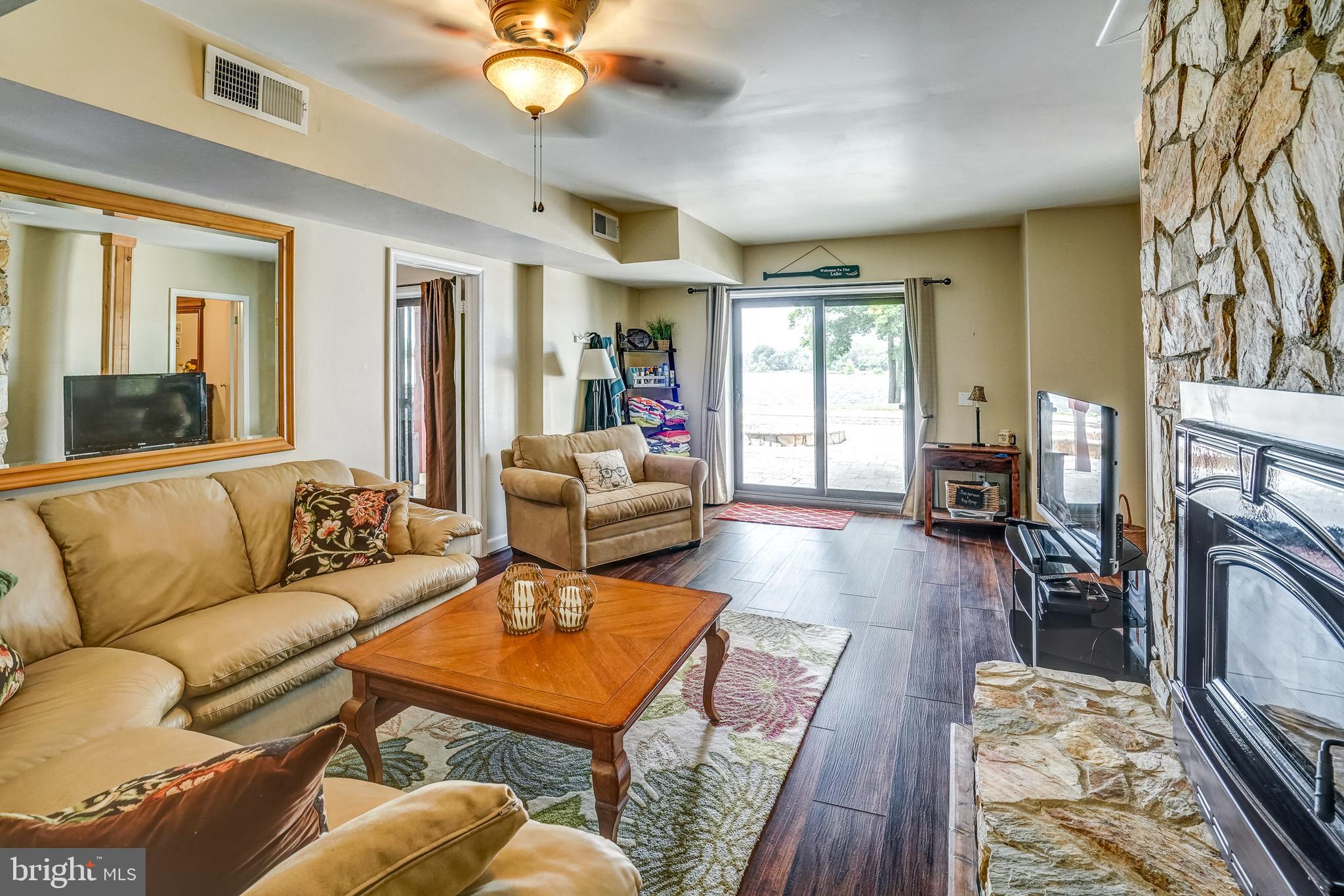 SANDY POINT - Residential