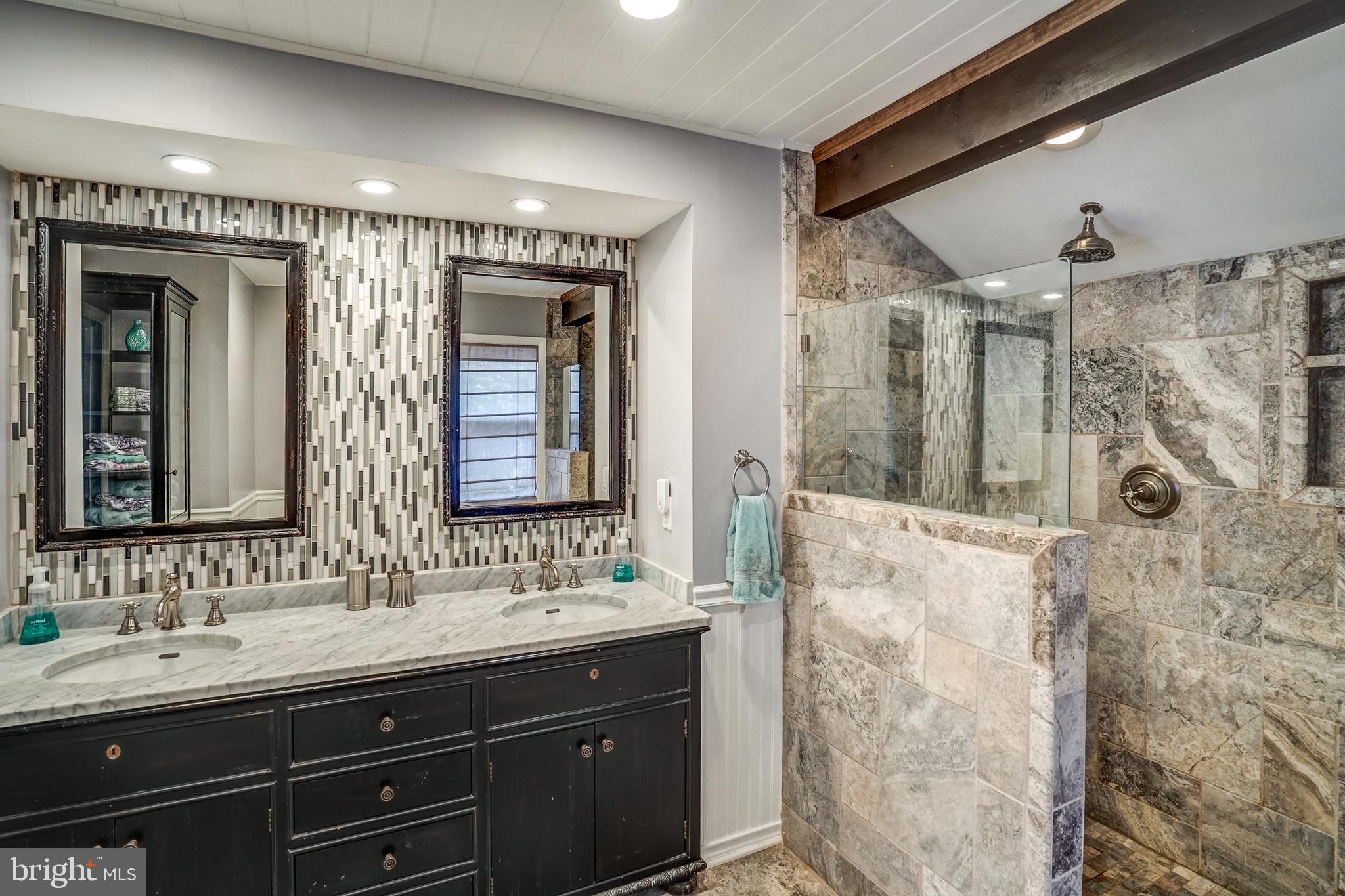 SANDY POINT - Residential