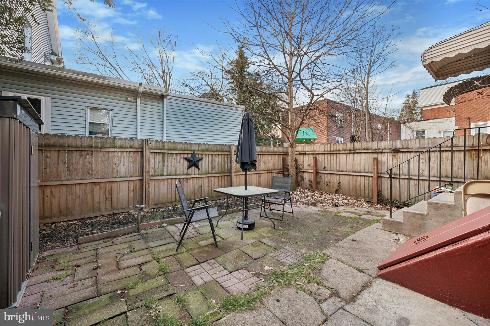 LAWNDALE - Residential