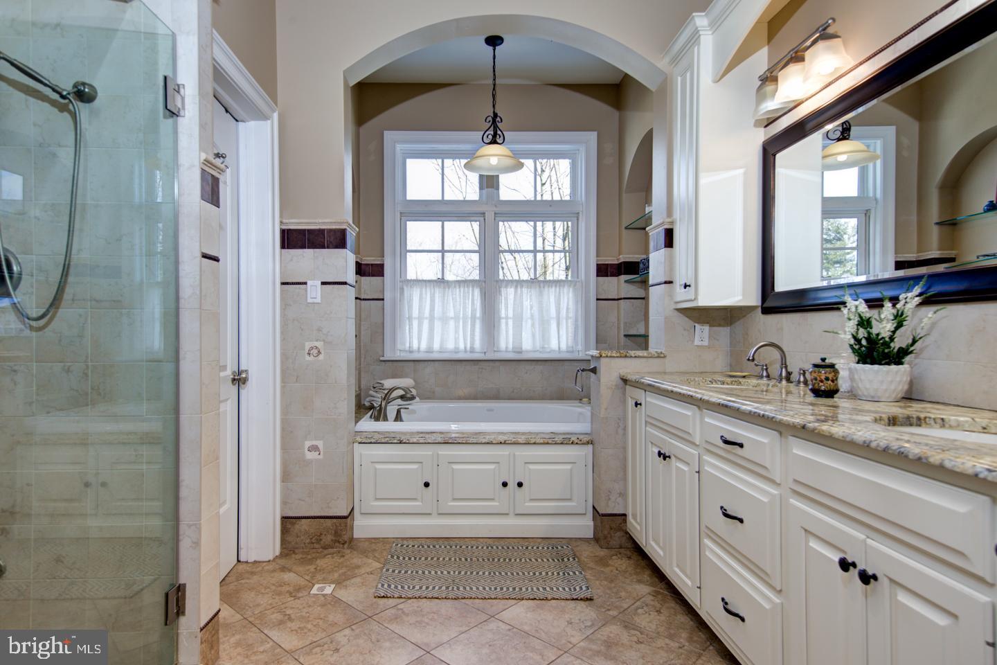 GLADWYNE - Residential