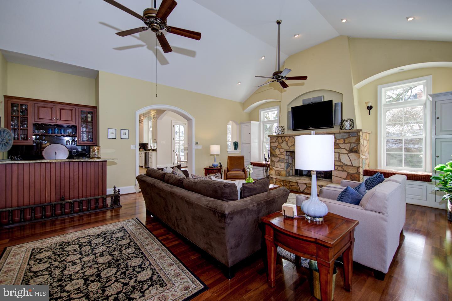 GLADWYNE - Residential