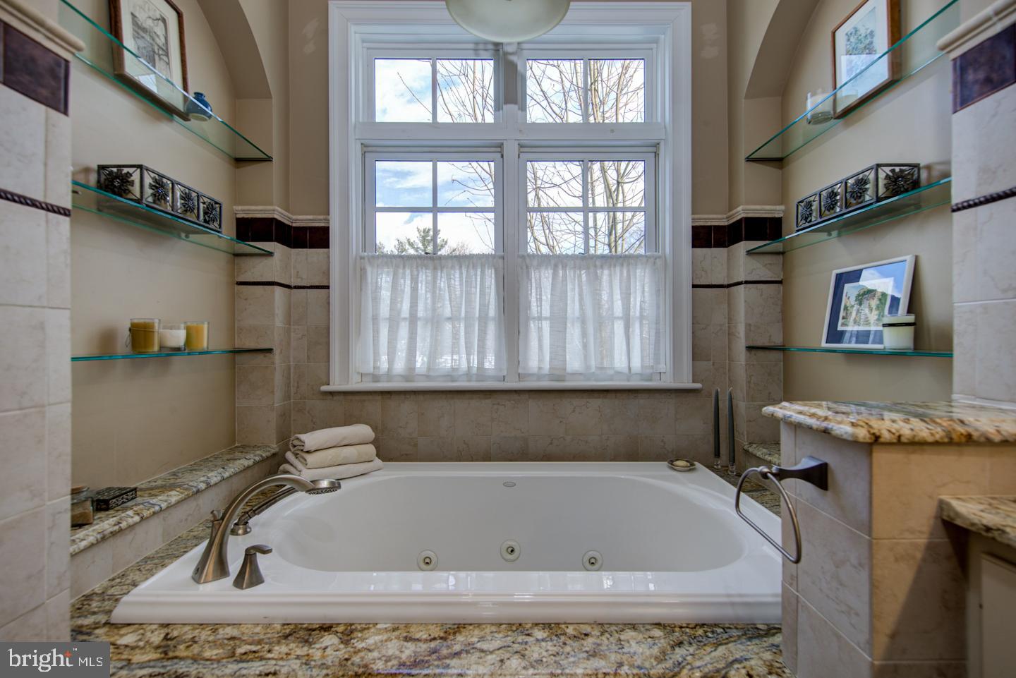 GLADWYNE - Residential