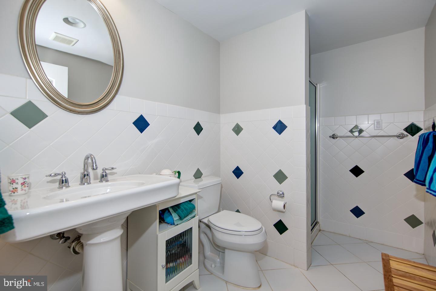 GLADWYNE - Residential