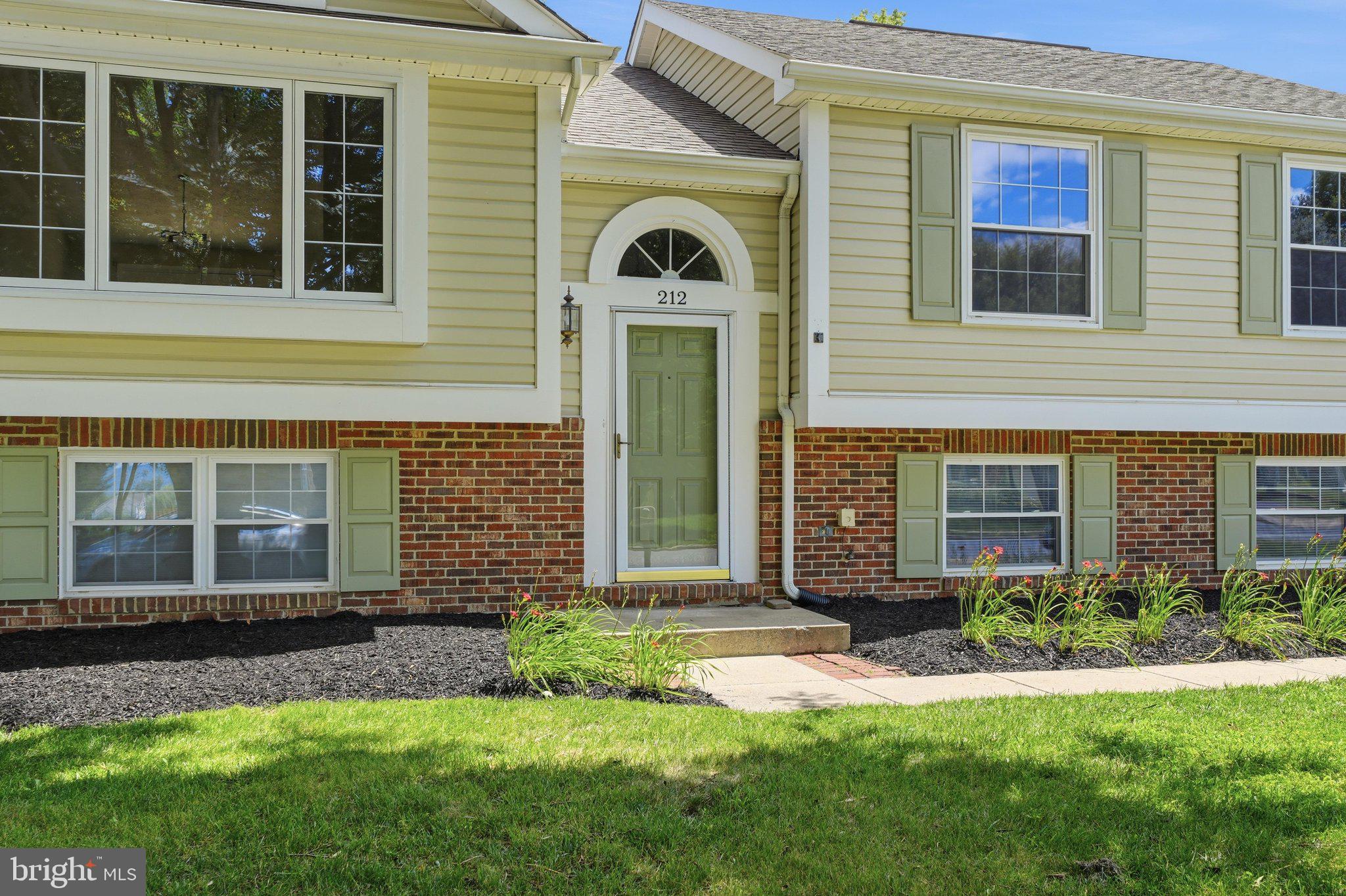 212 SANDSTONE DRIVE